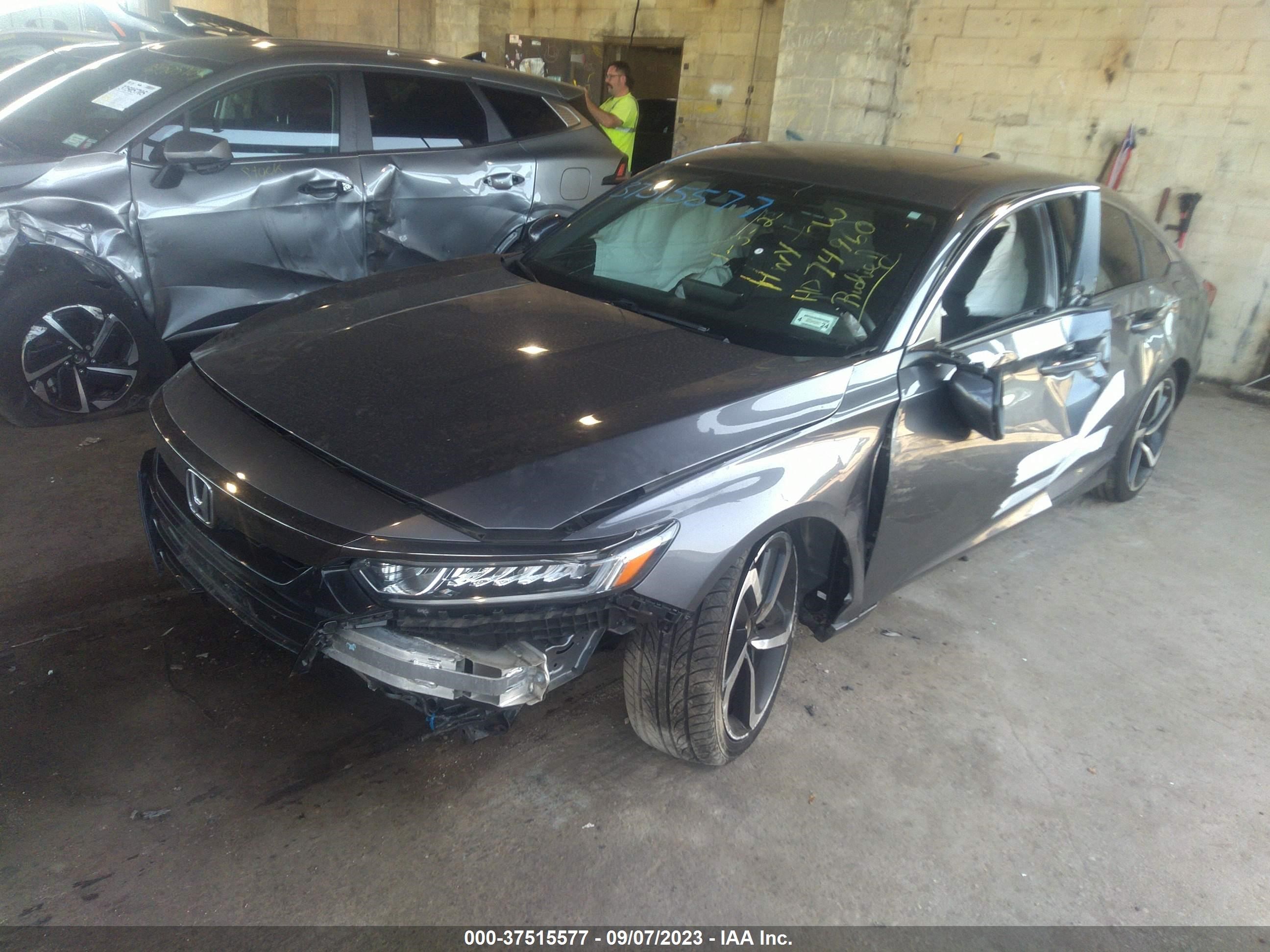 Photo 1 VIN: 1HGCV2F3XKA035459 - HONDA ACCORD 