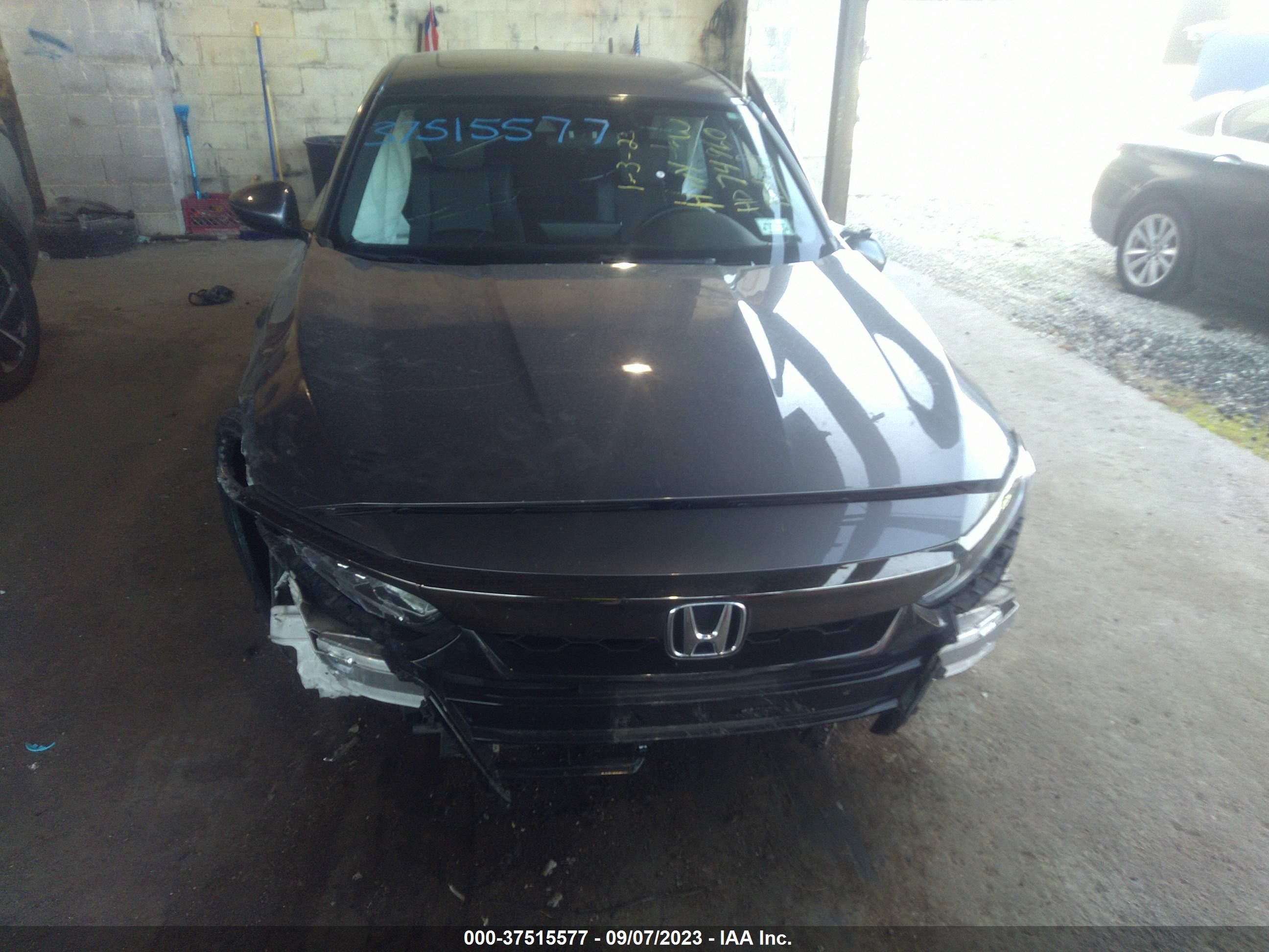 Photo 11 VIN: 1HGCV2F3XKA035459 - HONDA ACCORD 