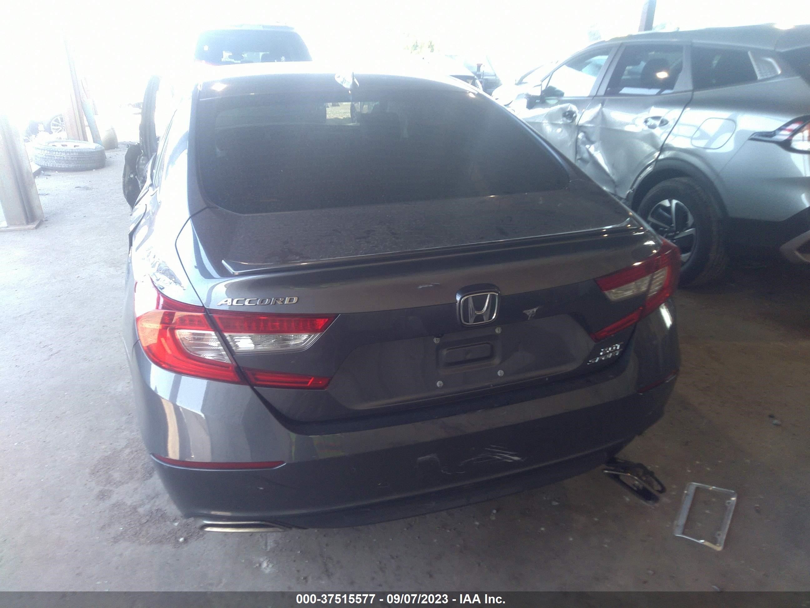 Photo 15 VIN: 1HGCV2F3XKA035459 - HONDA ACCORD 