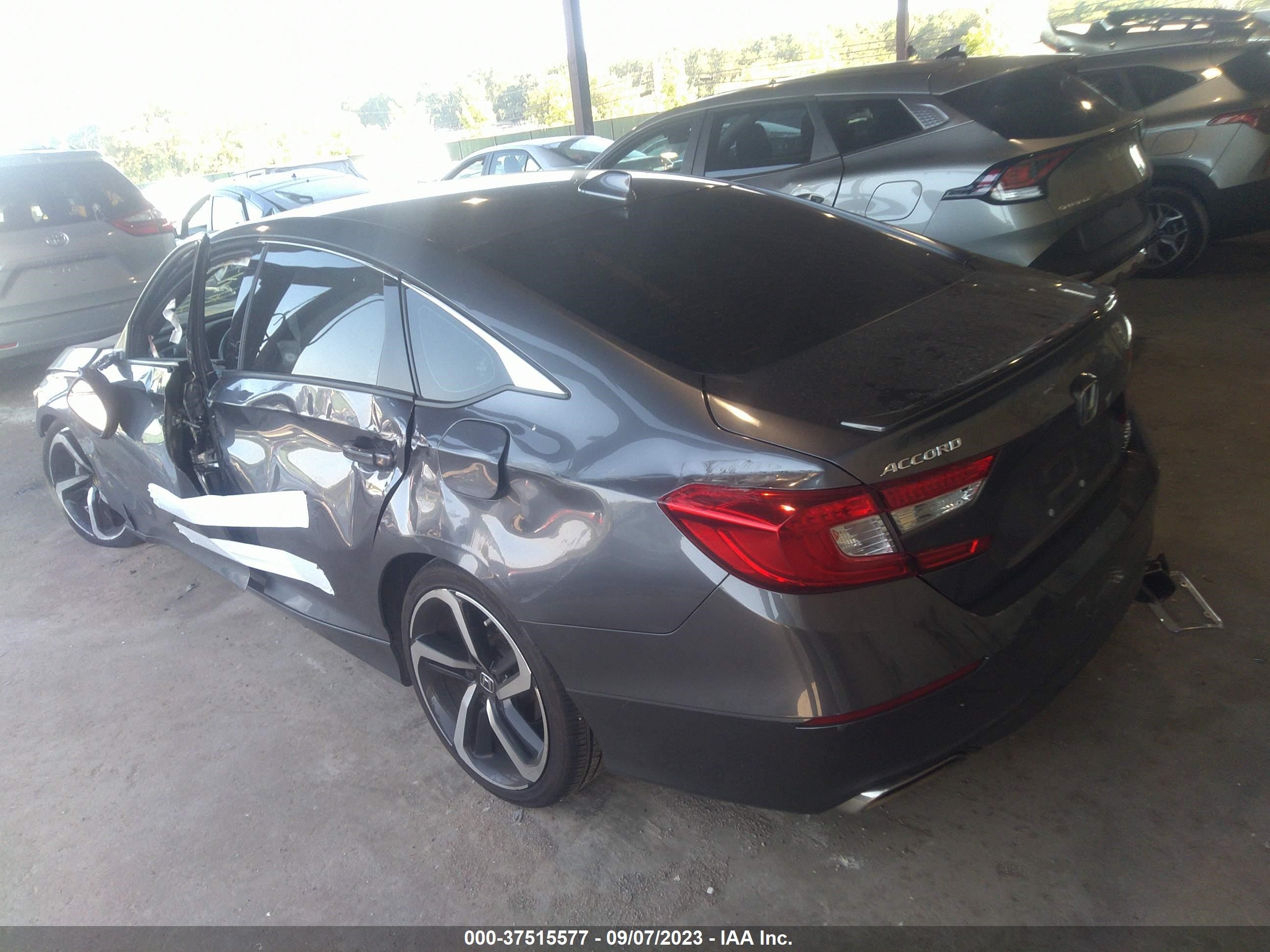 Photo 2 VIN: 1HGCV2F3XKA035459 - HONDA ACCORD 