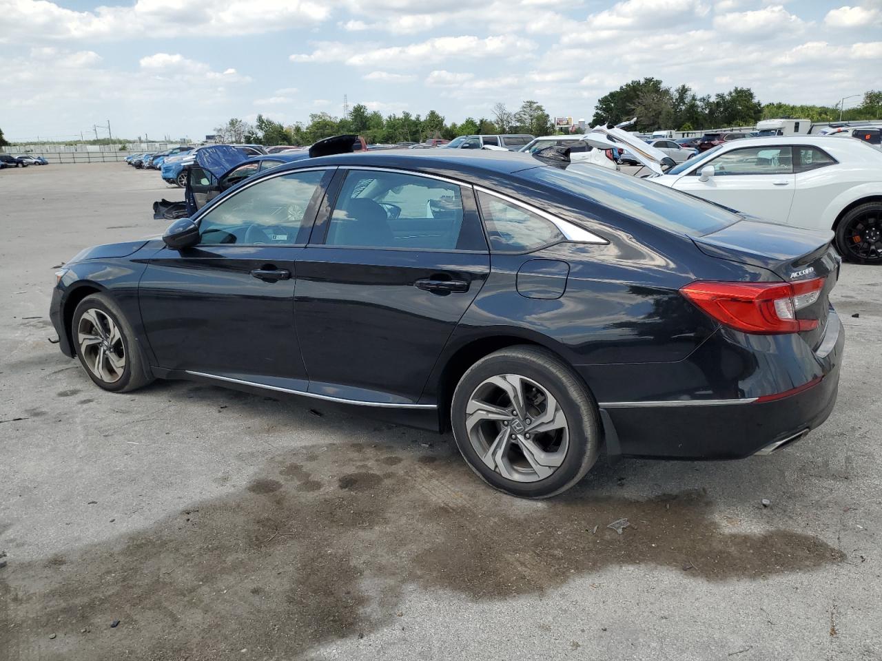 Photo 1 VIN: 1HGCV2F50JA017892 - HONDA ACCORD 