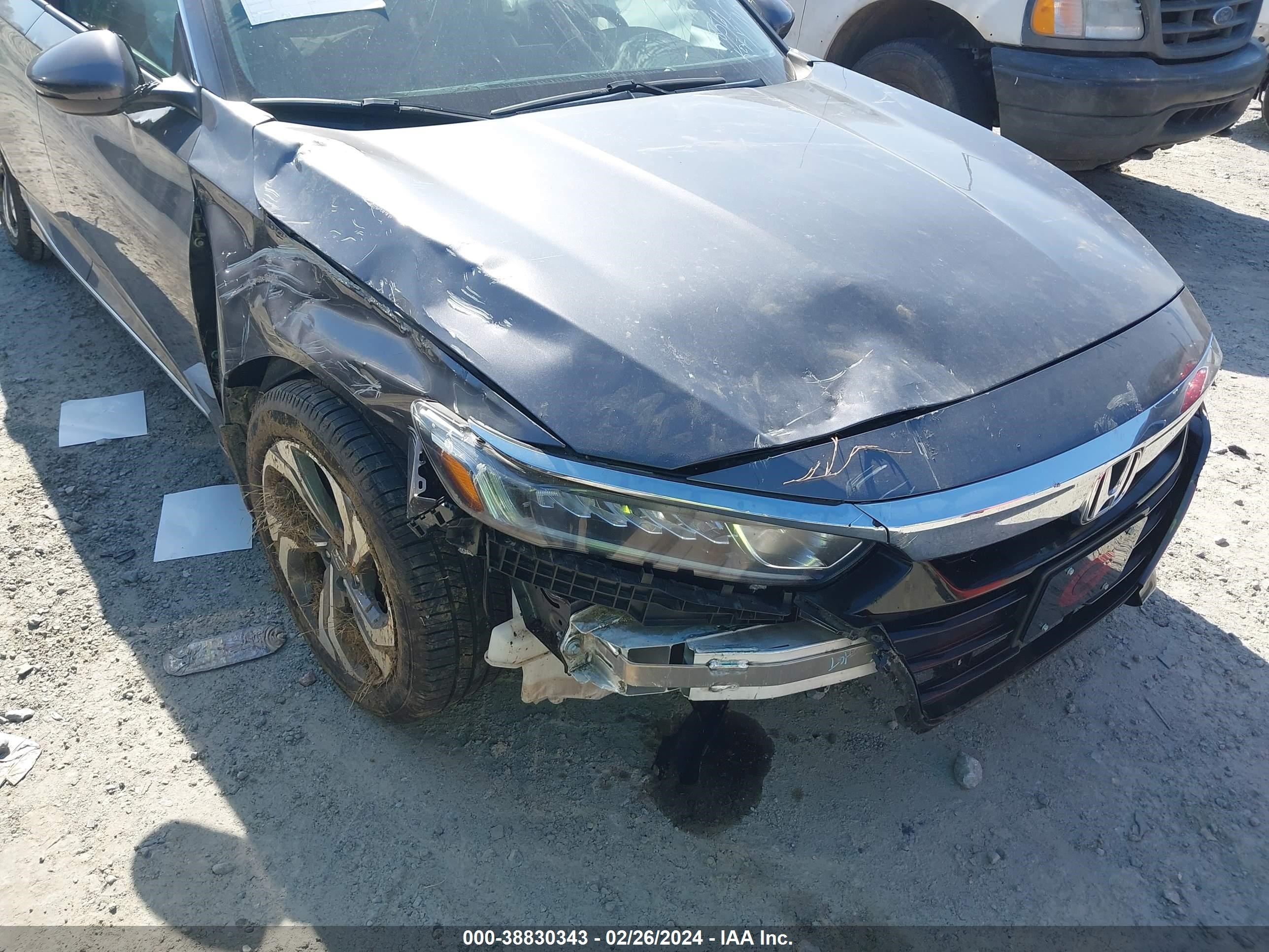 Photo 5 VIN: 1HGCV2F50JA038564 - HONDA ACCORD 