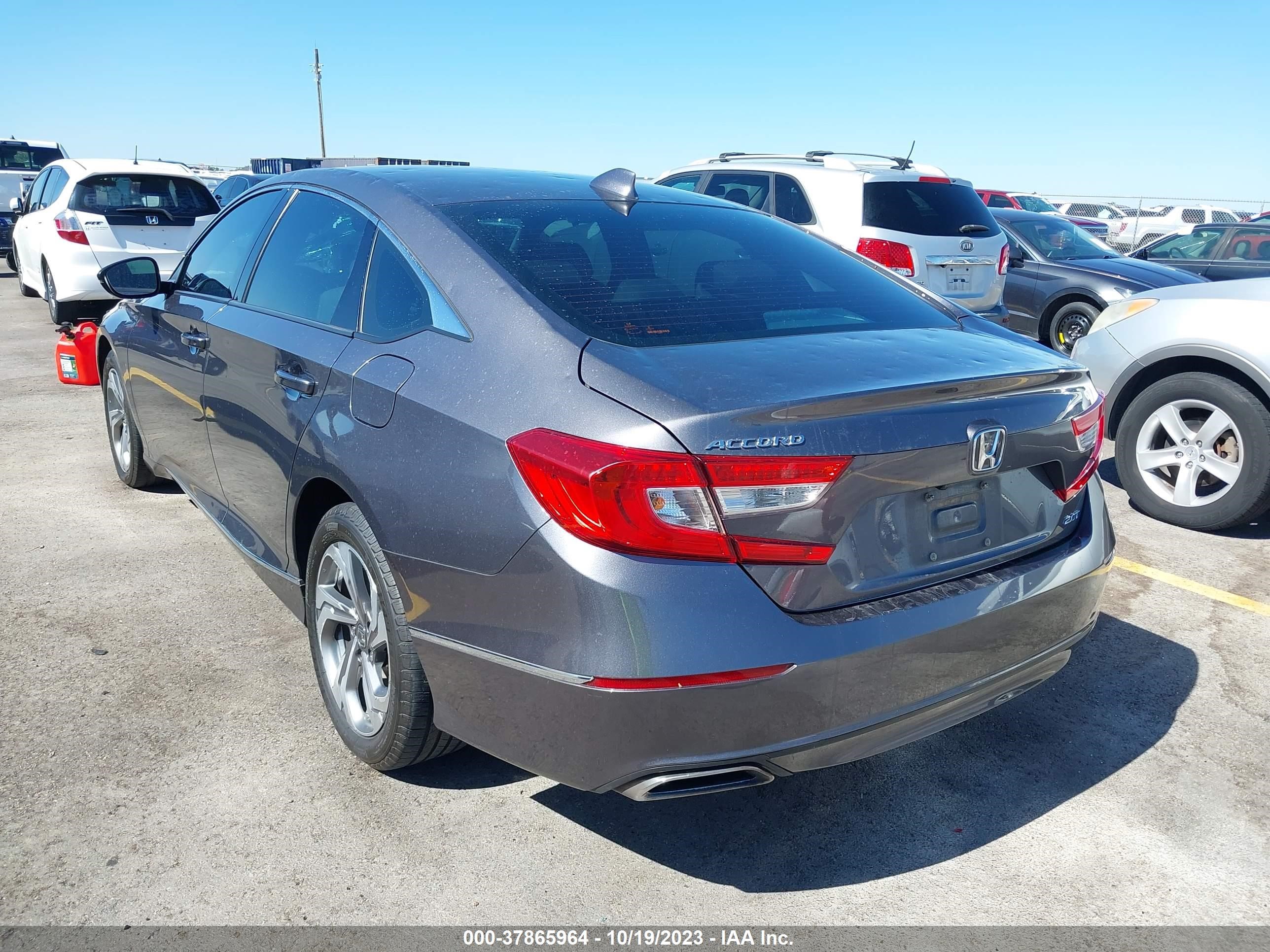 Photo 2 VIN: 1HGCV2F5XJA017009 - HONDA ACCORD 