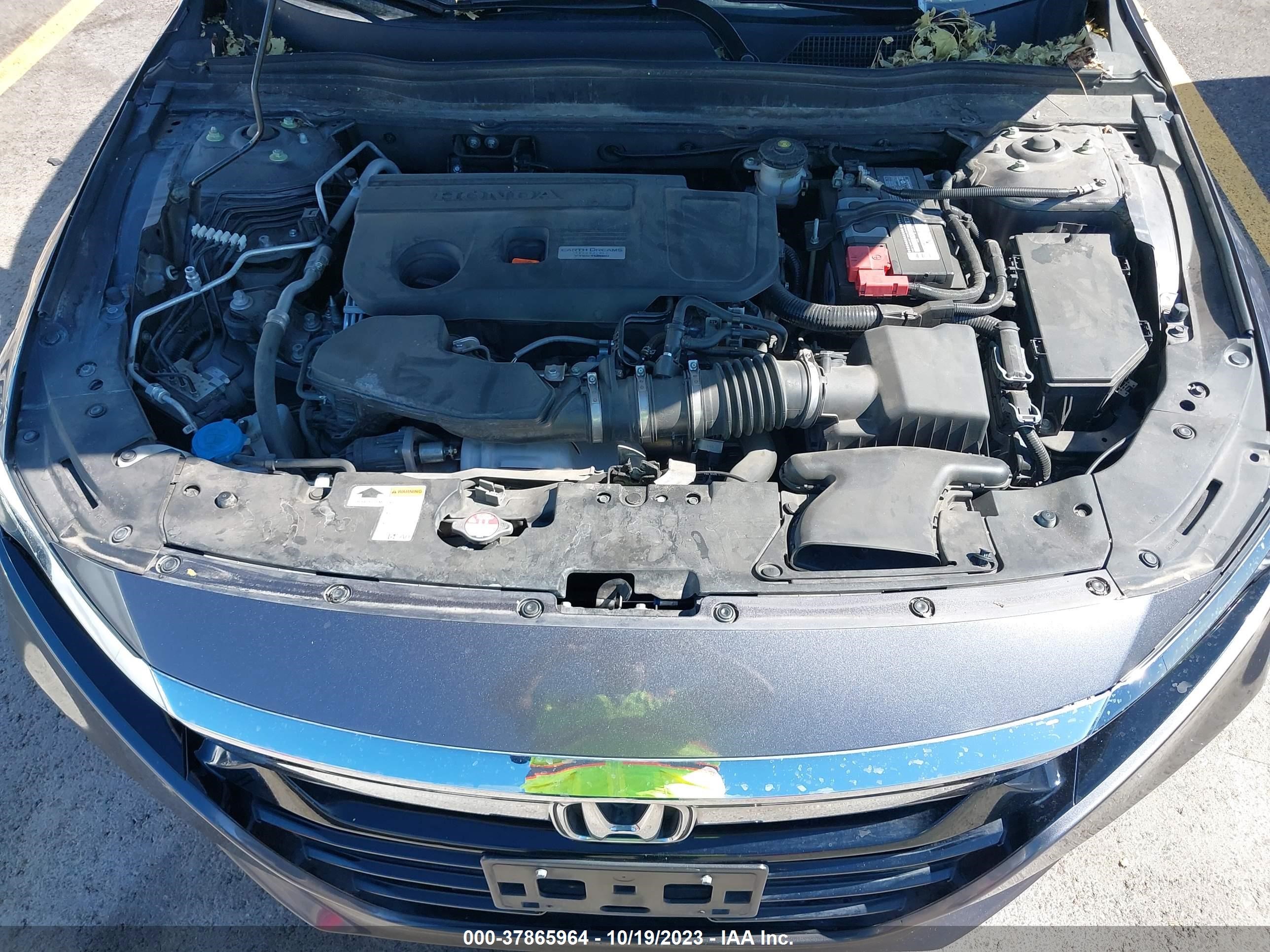 Photo 9 VIN: 1HGCV2F5XJA017009 - HONDA ACCORD 