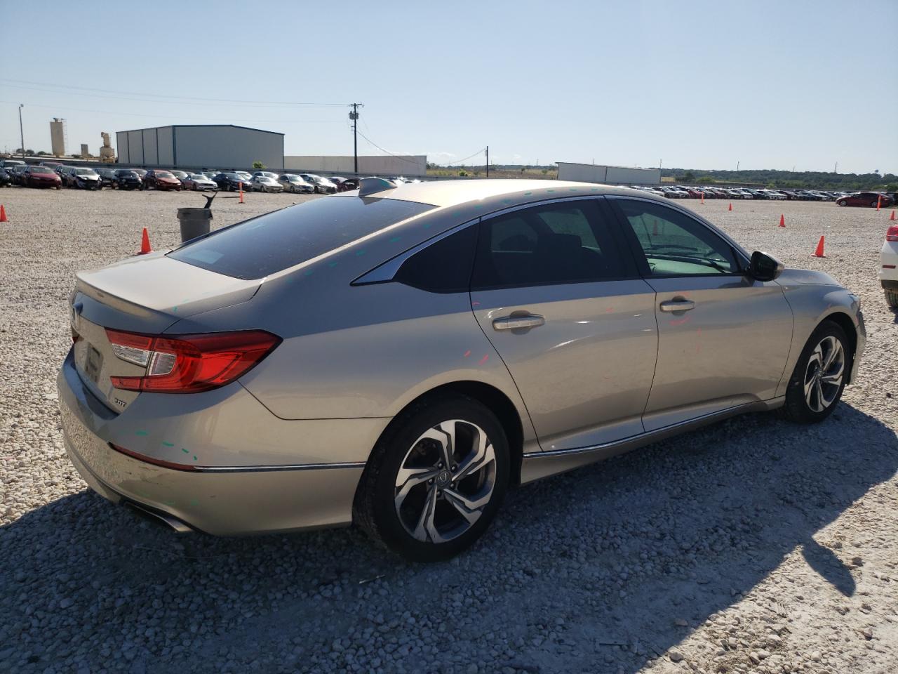 Photo 2 VIN: 1HGCV2F64JA010047 - HONDA ACCORD 