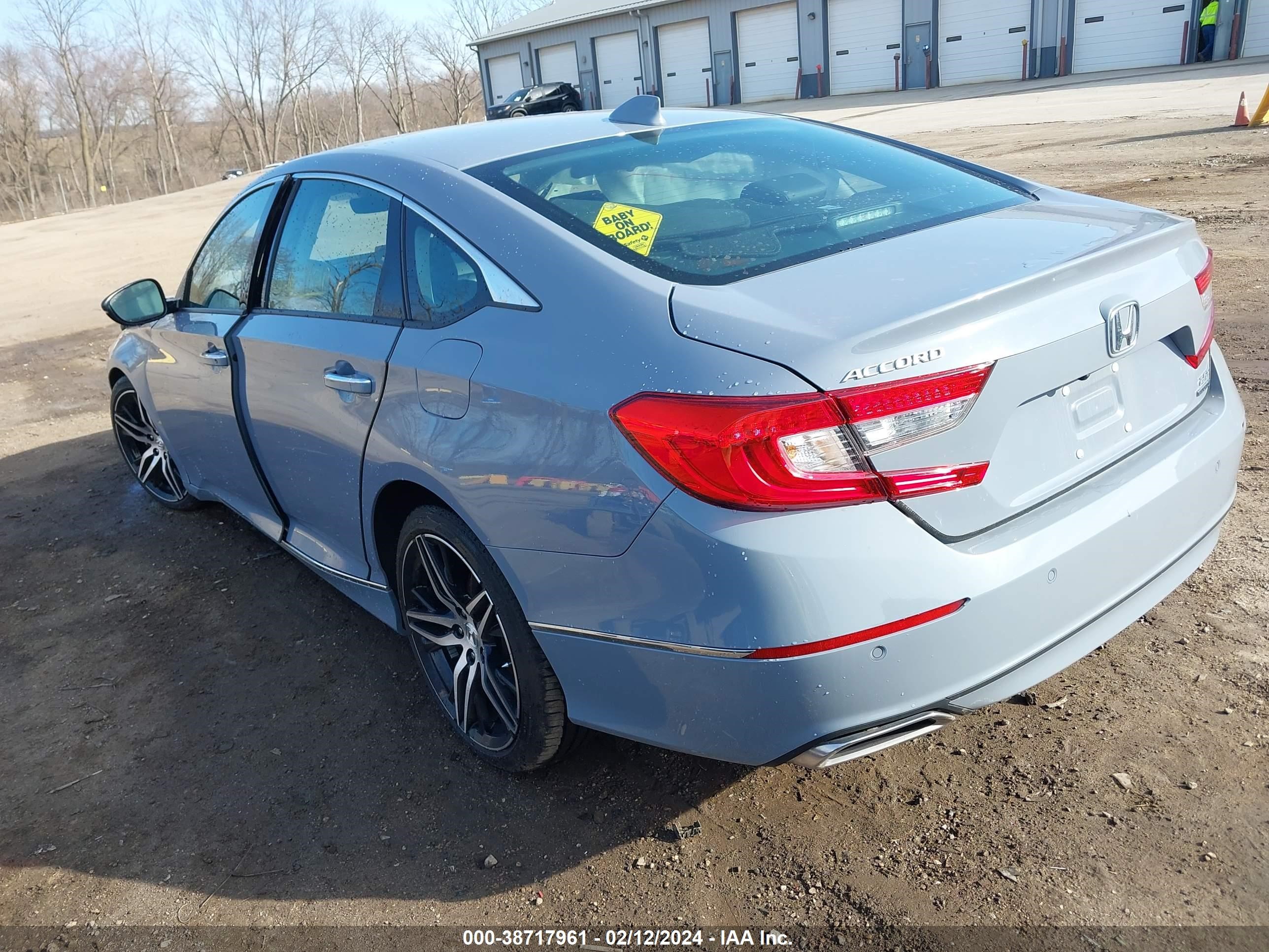 Photo 2 VIN: 1HGCV2F91NA009373 - HONDA ACCORD 