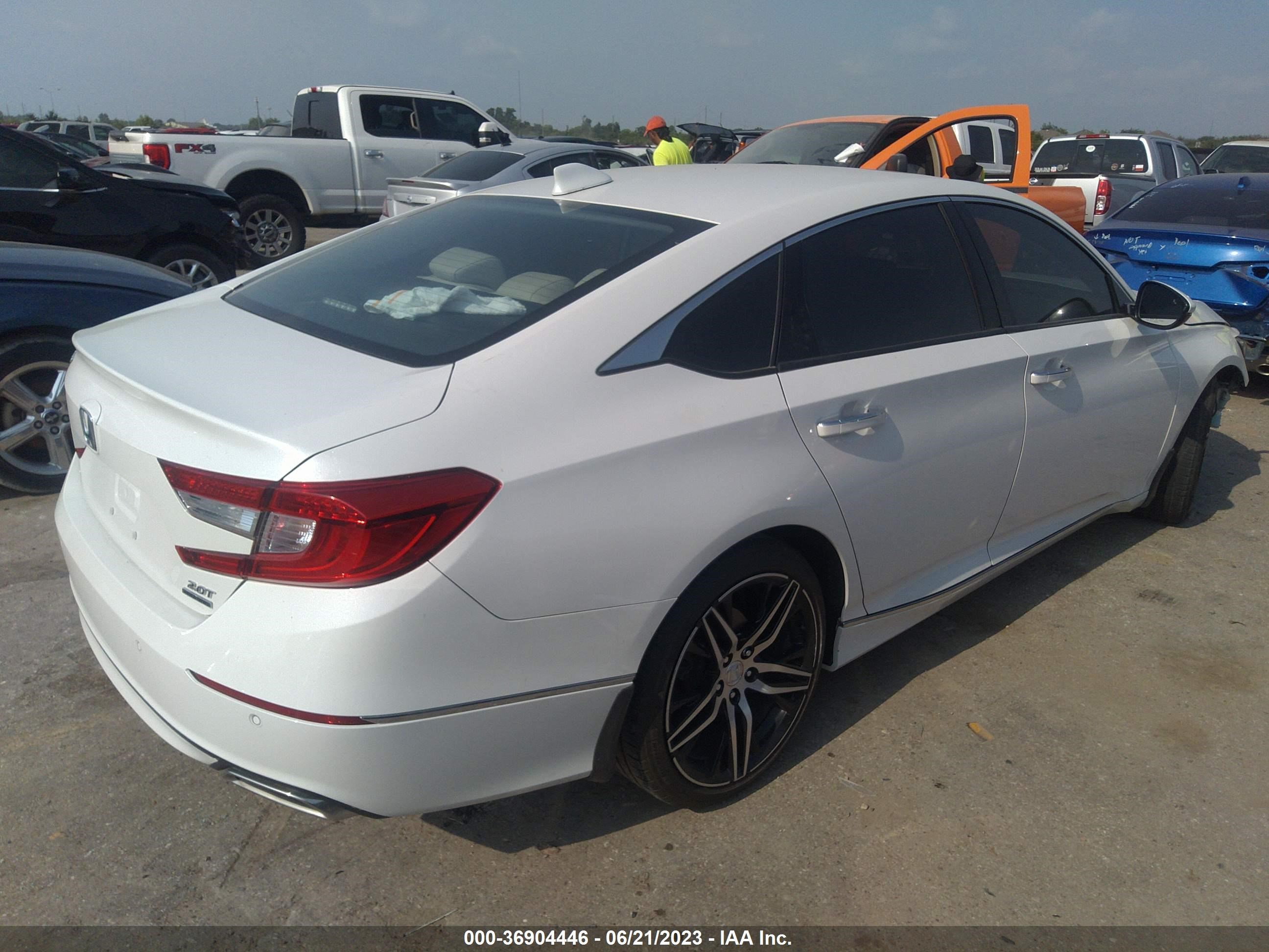 Photo 3 VIN: 1HGCV2F93MA009986 - HONDA ACCORD 