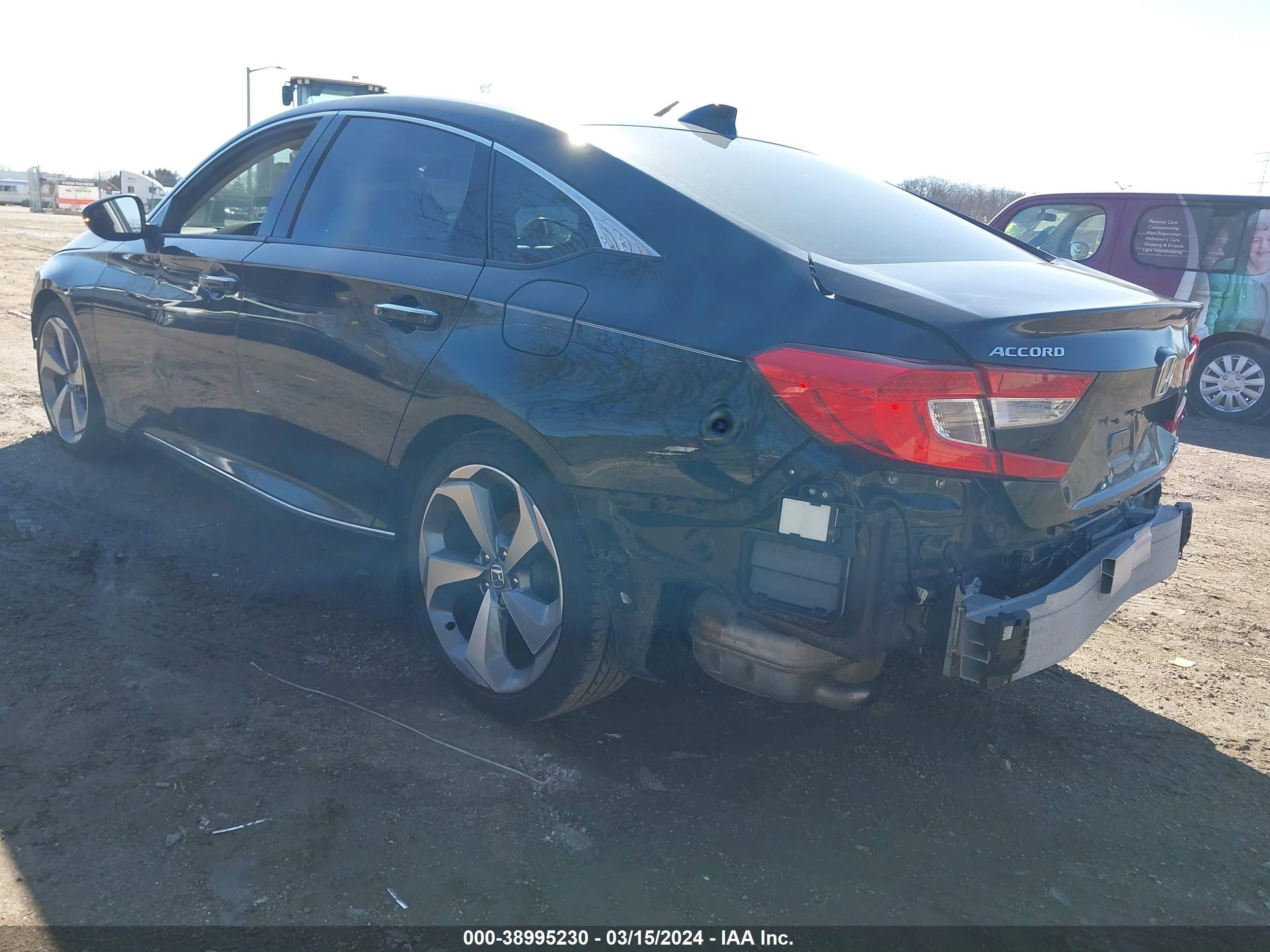 Photo 2 VIN: 1HGCV2F94KA017740 - HONDA ACCORD 