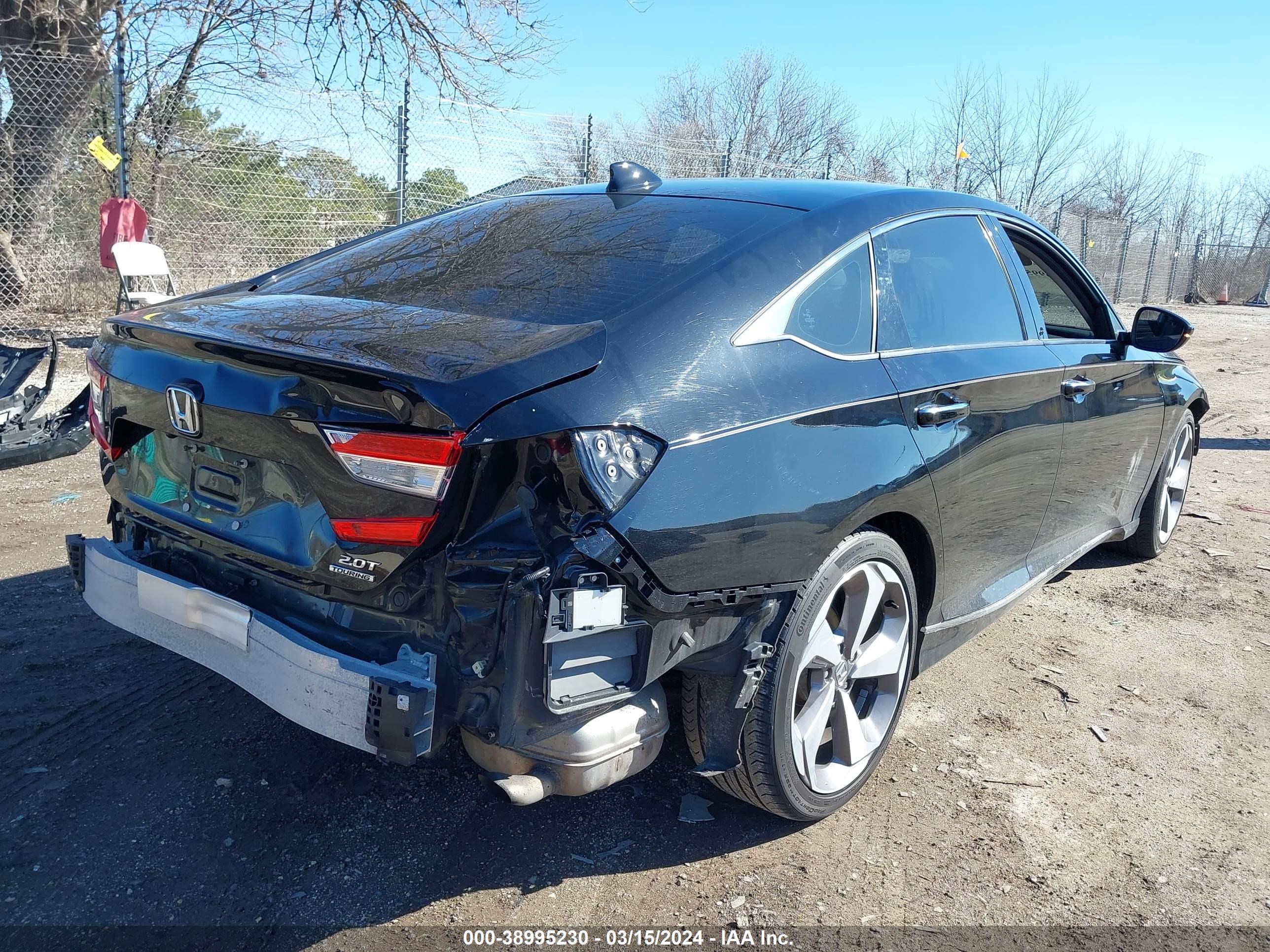 Photo 3 VIN: 1HGCV2F94KA017740 - HONDA ACCORD 