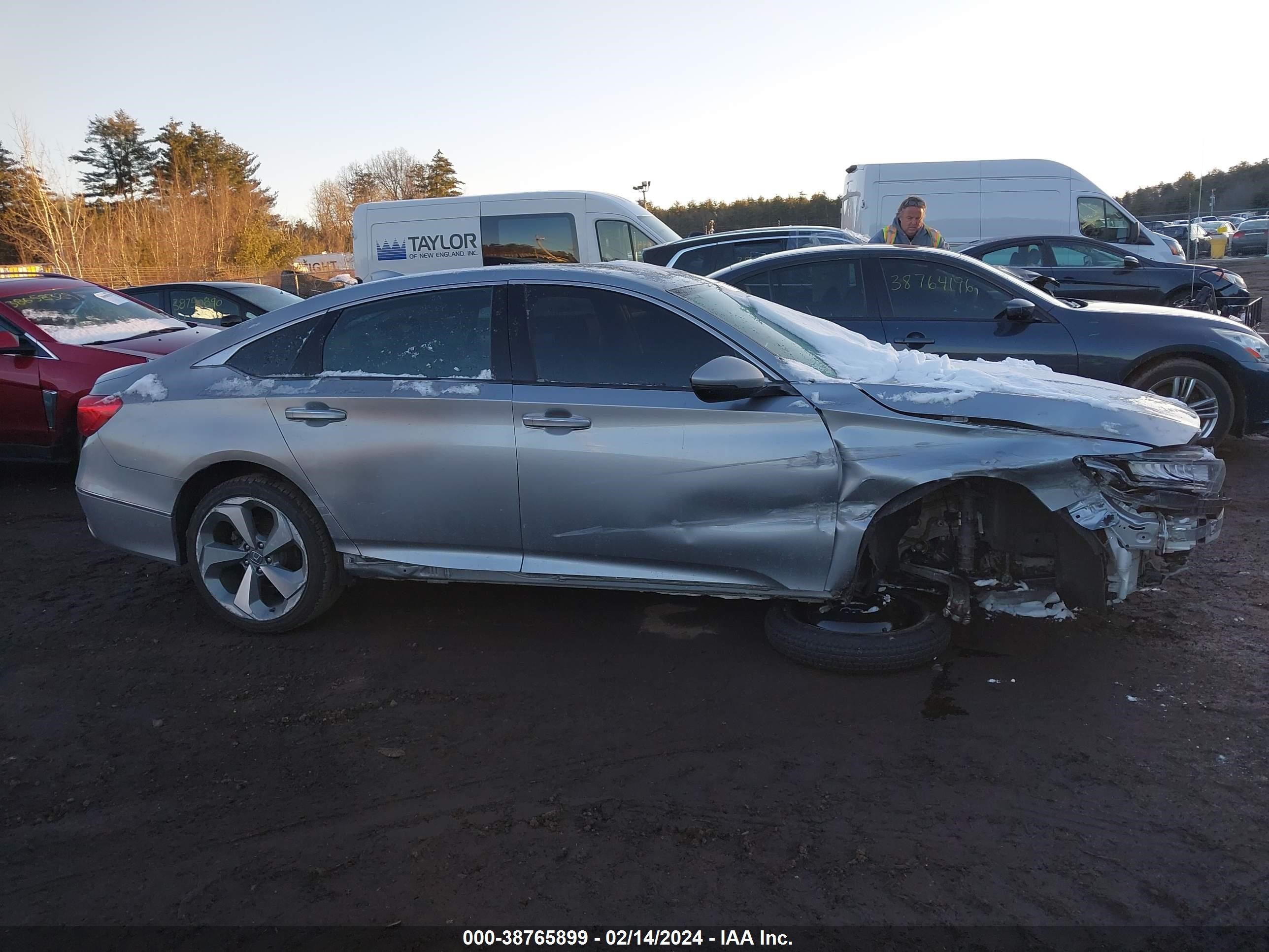 Photo 13 VIN: 1HGCV2F96KA035575 - HONDA ACCORD 