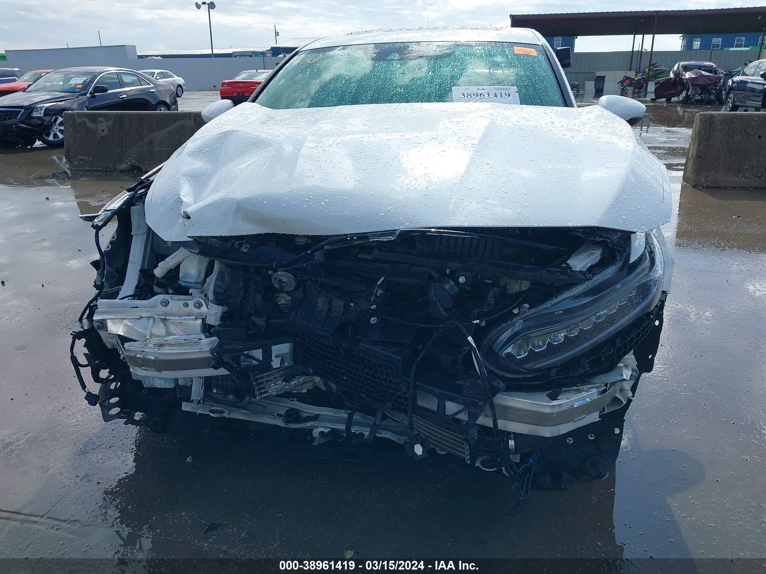 Photo 5 VIN: 1HGCV2F99JA021801 - HONDA ACCORD 