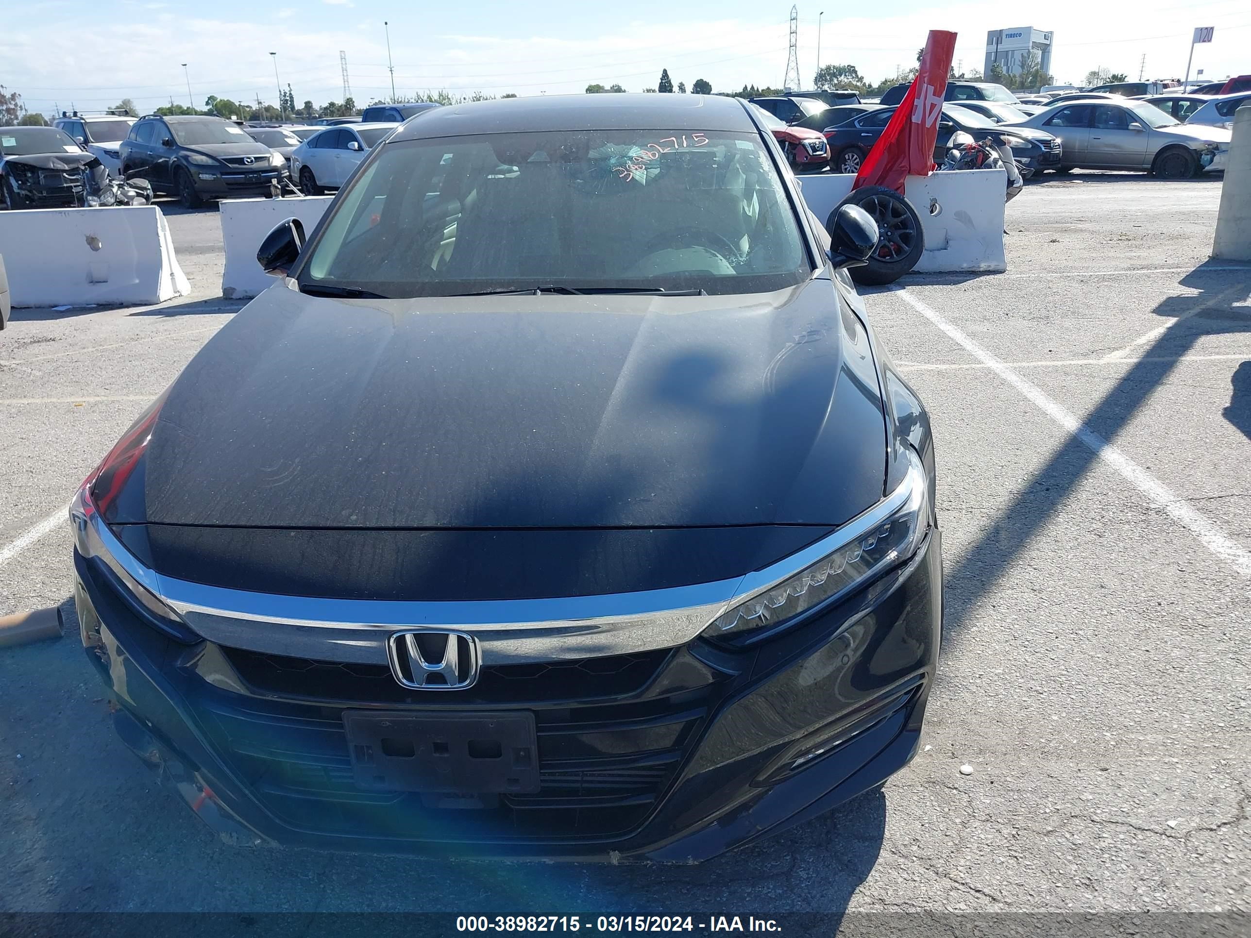 Photo 11 VIN: 1HGCV2F9XJA053060 - HONDA ACCORD 