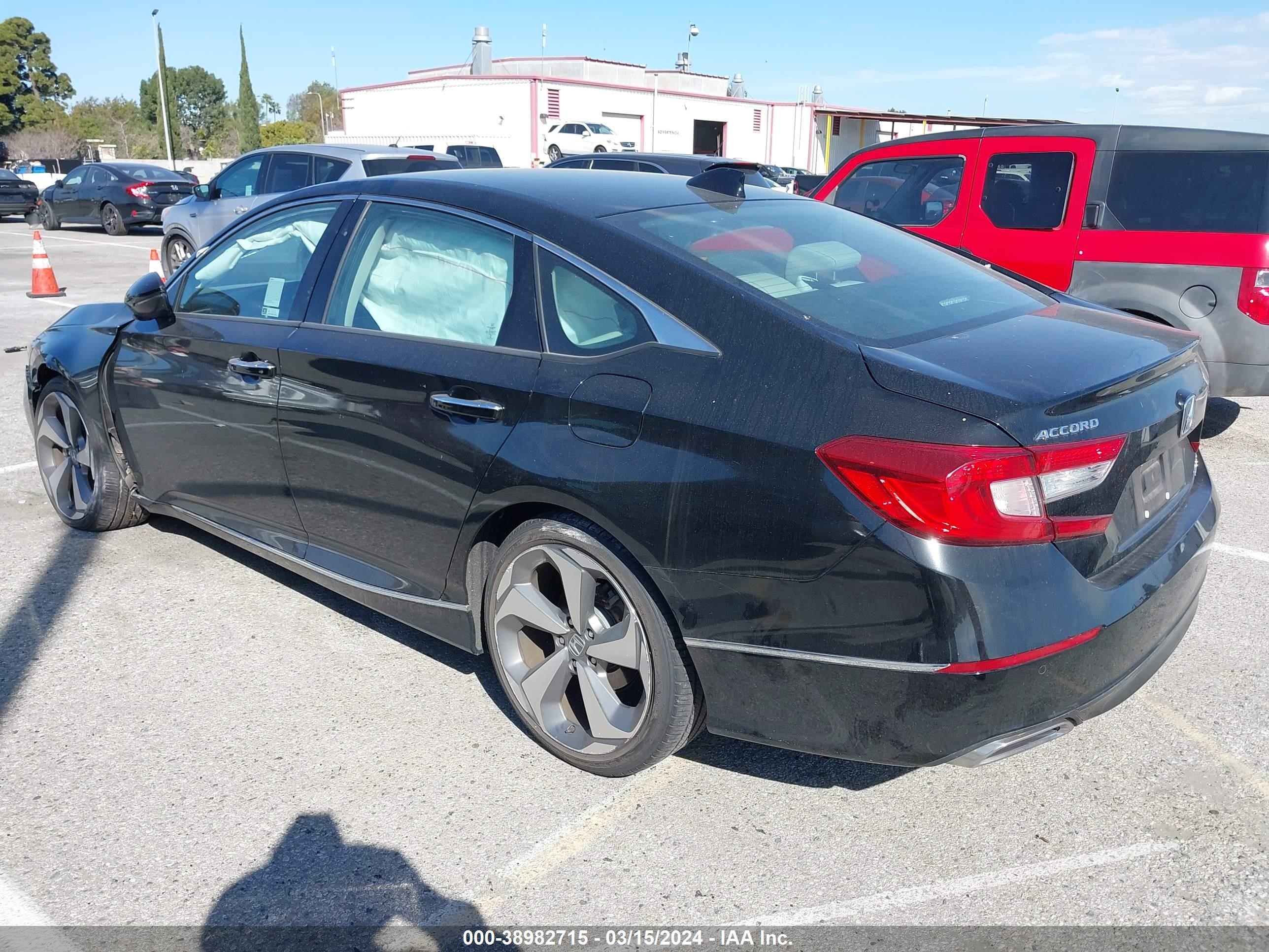 Photo 2 VIN: 1HGCV2F9XJA053060 - HONDA ACCORD 