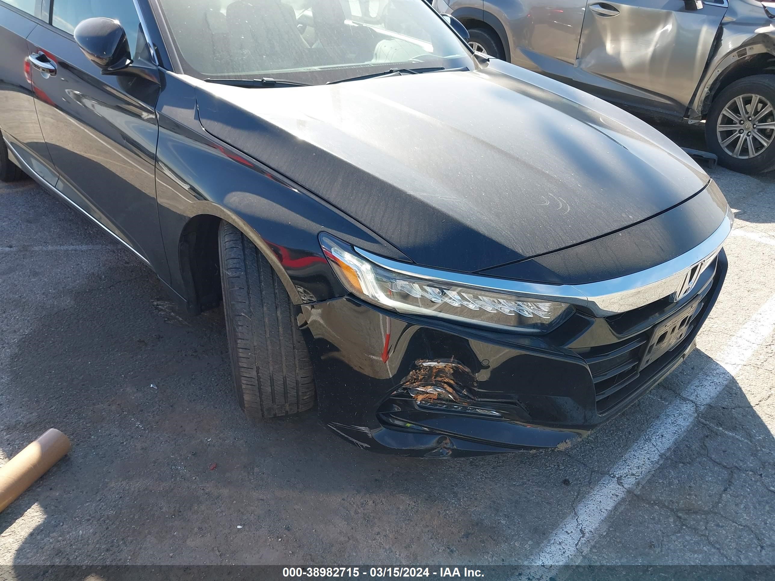 Photo 5 VIN: 1HGCV2F9XJA053060 - HONDA ACCORD 