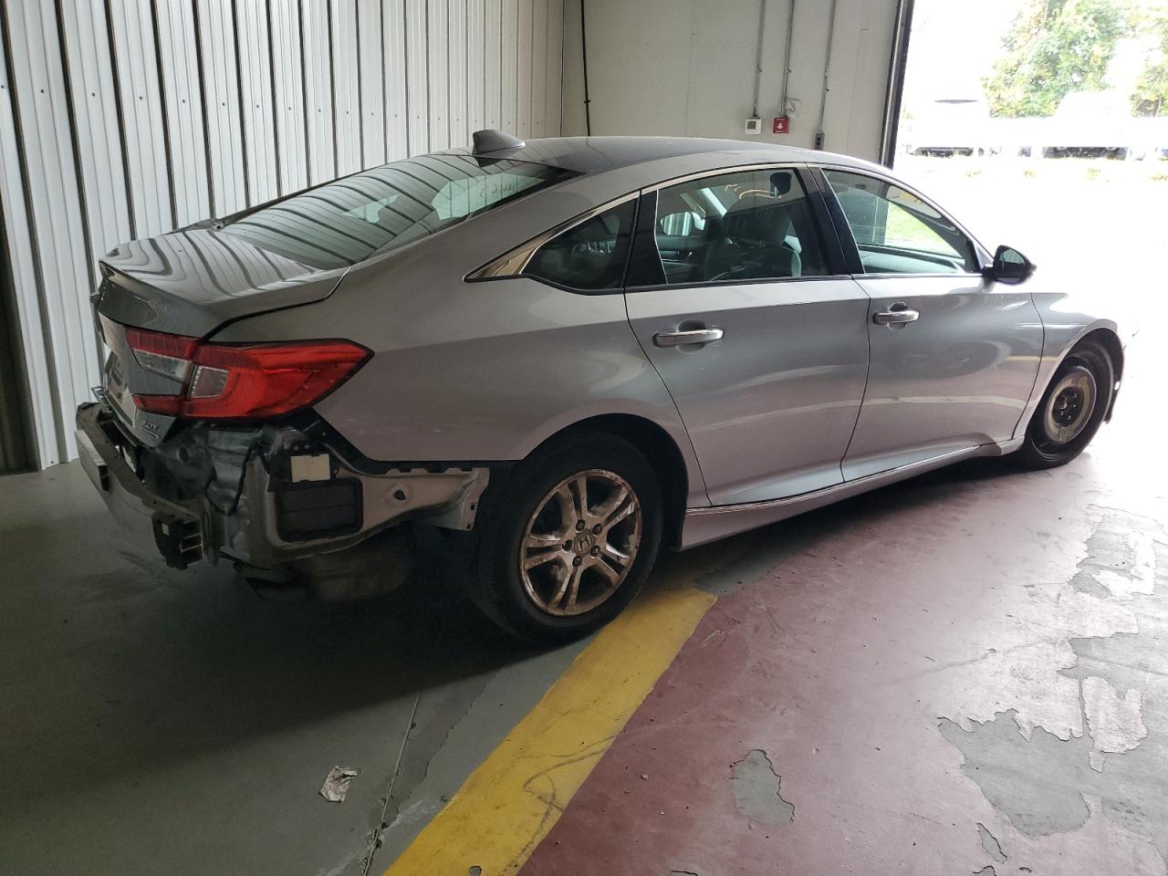 Photo 2 VIN: 1HGCV2F9XKA029827 - HONDA ACCORD 