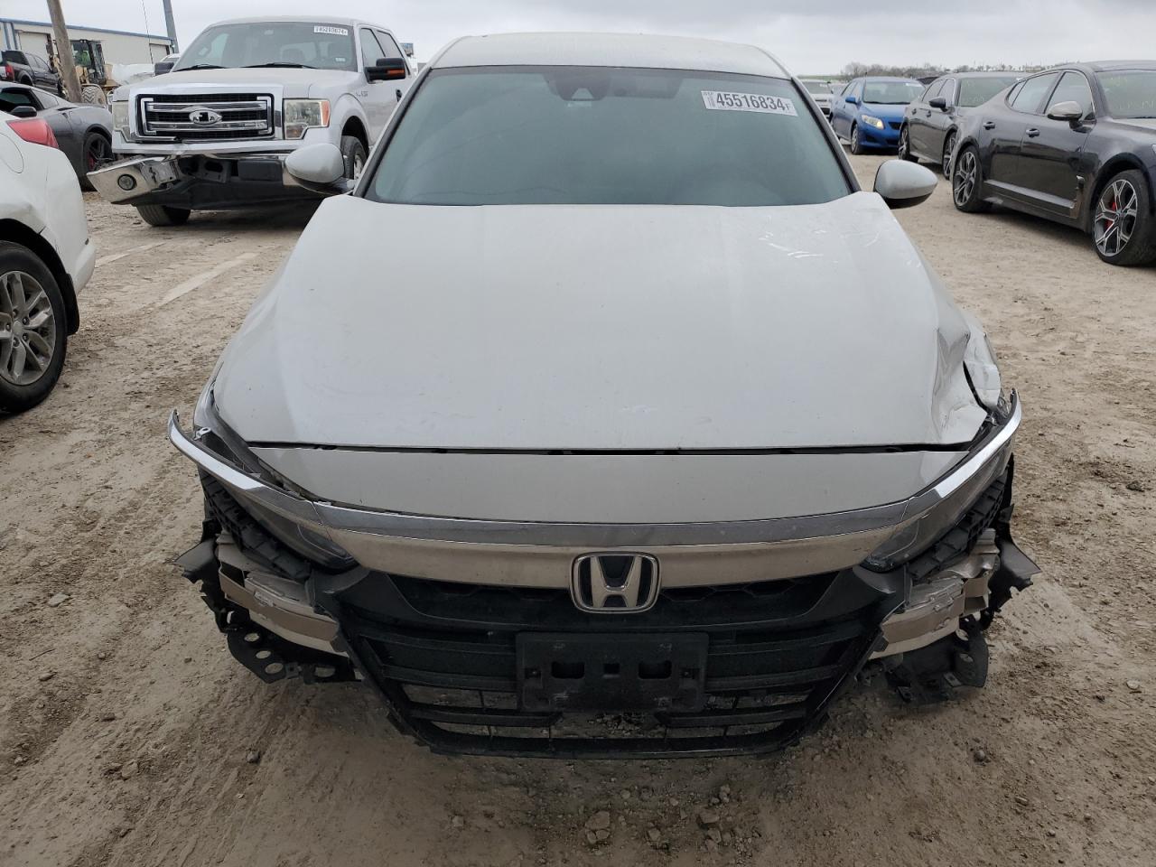 Photo 4 VIN: 1HGCV3F11KA006310 - HONDA ACCORD 