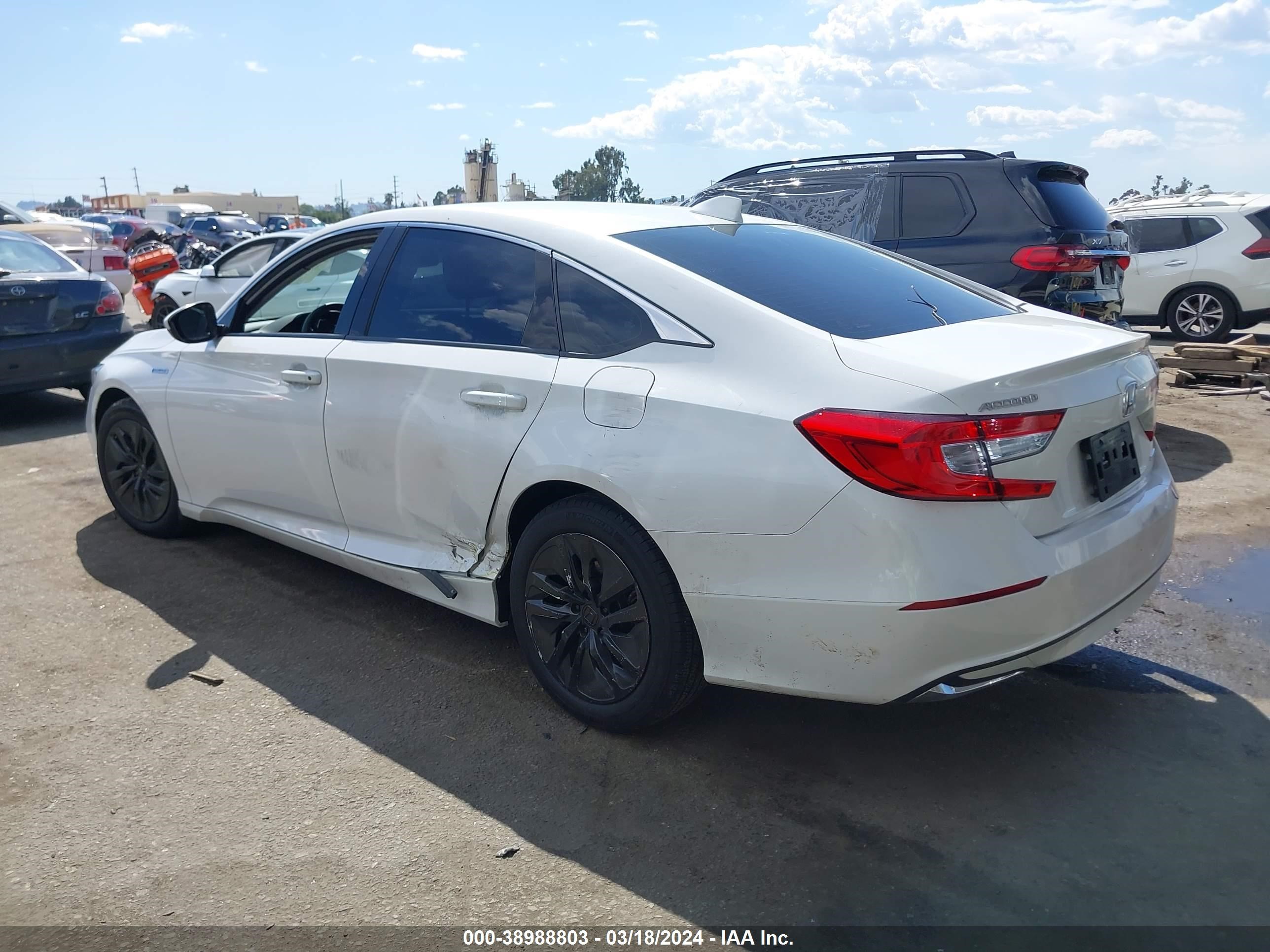 Photo 2 VIN: 1HGCV3F15LA008630 - HONDA ACCORD 