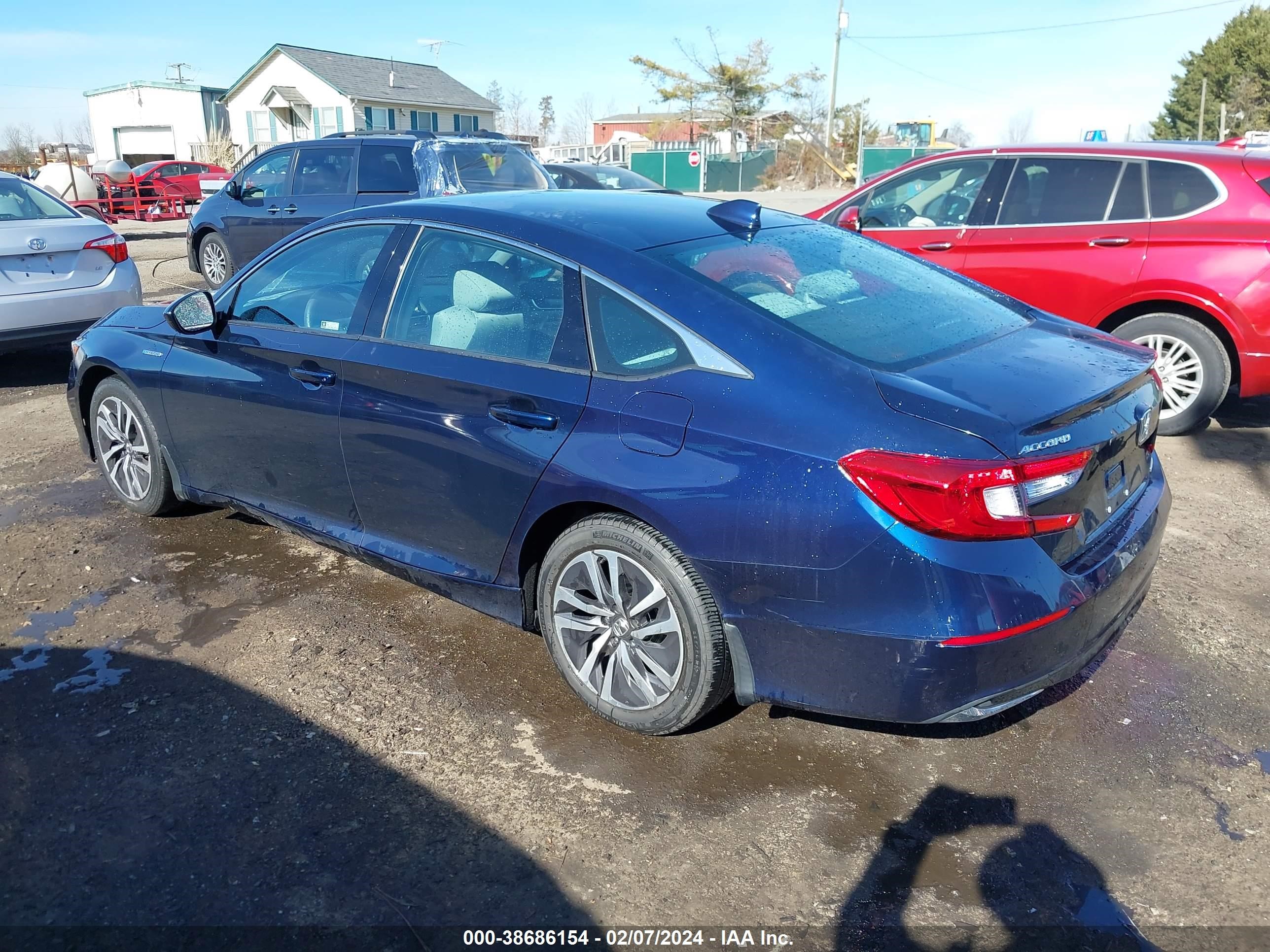 Photo 2 VIN: 1HGCV3F17KA003931 - HONDA ACCORD 