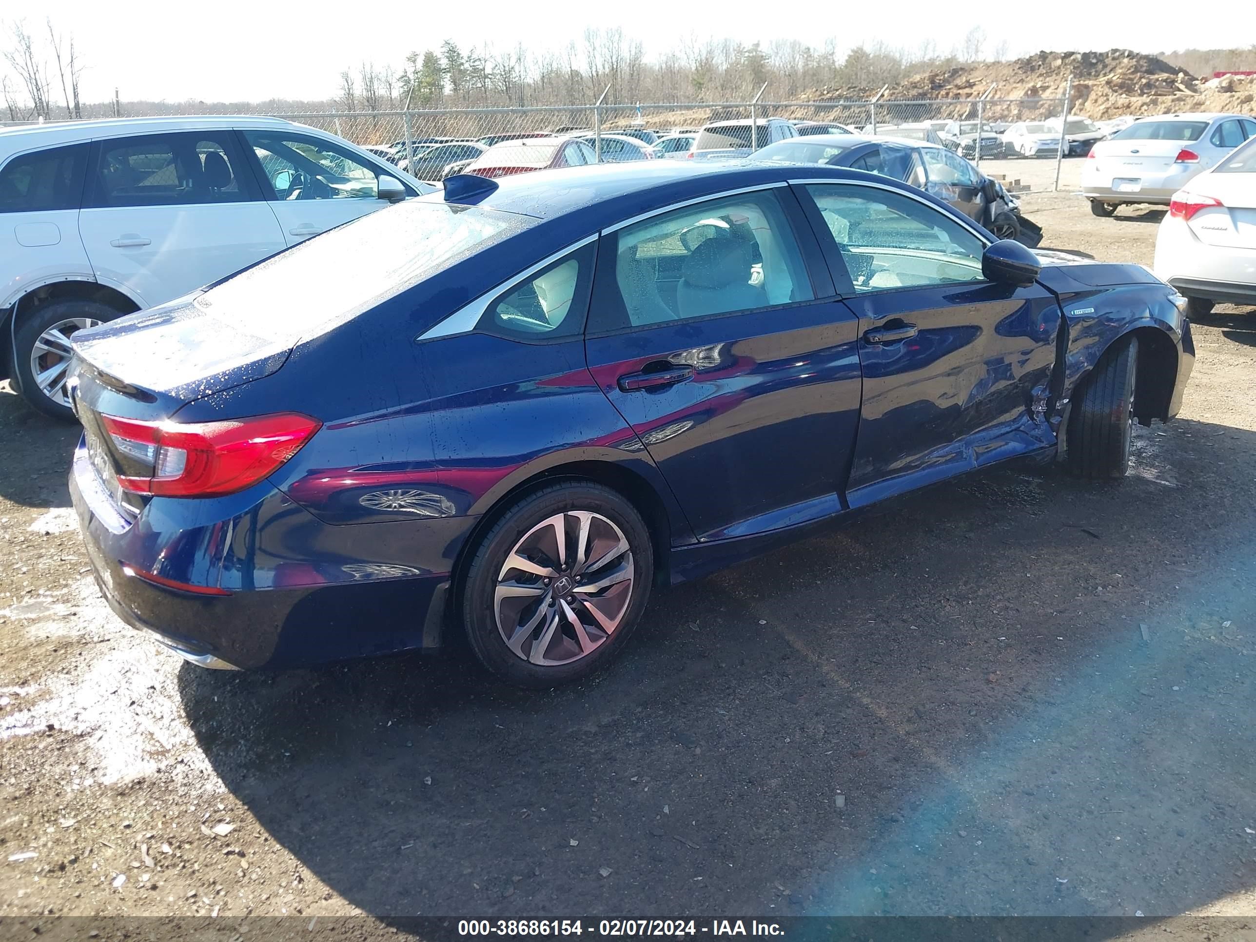 Photo 3 VIN: 1HGCV3F17KA003931 - HONDA ACCORD 