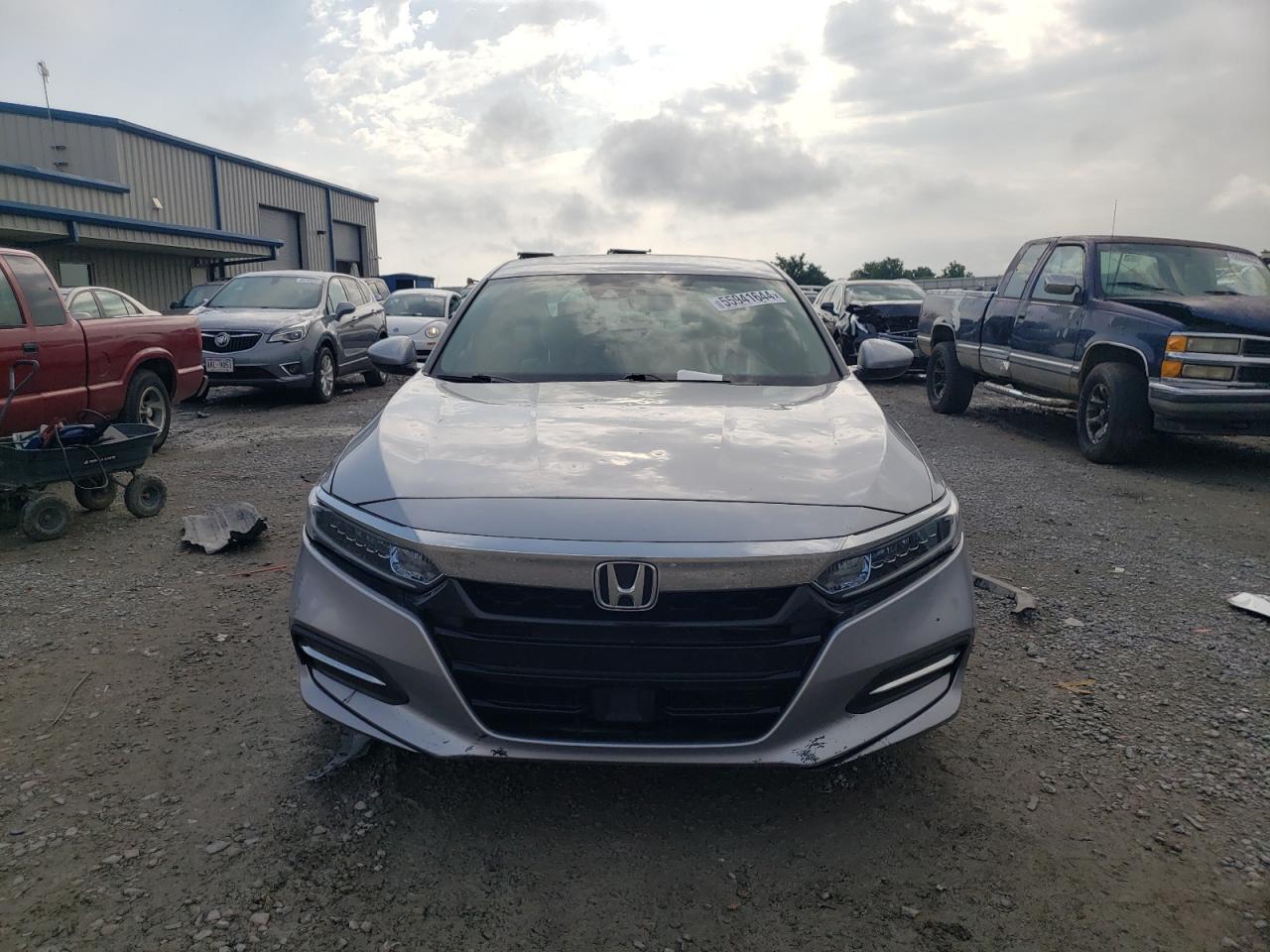 Photo 4 VIN: 1HGCV3F19JA002486 - HONDA ACCORD 