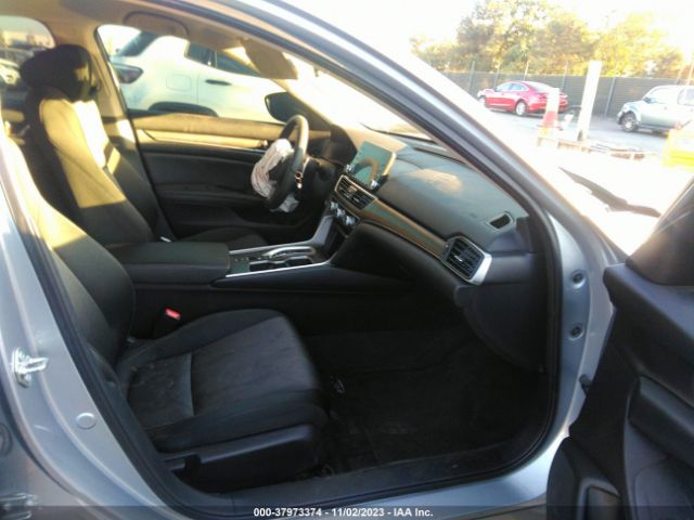 Photo 4 VIN: 1HGCV3F1XLA010549 - HONDA ACCORD 