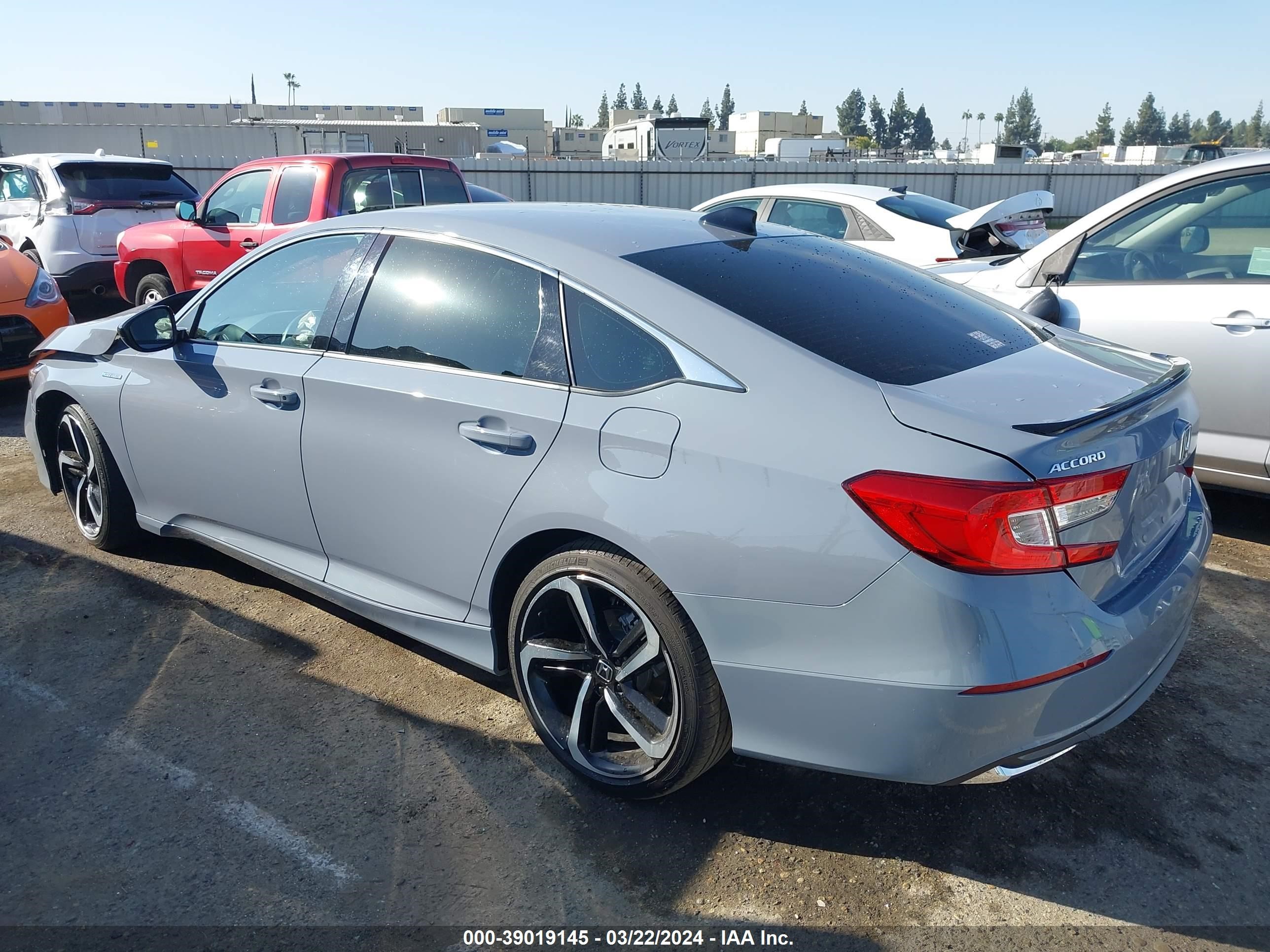 Photo 2 VIN: 1HGCV3F29NA009694 - HONDA ACCORD 