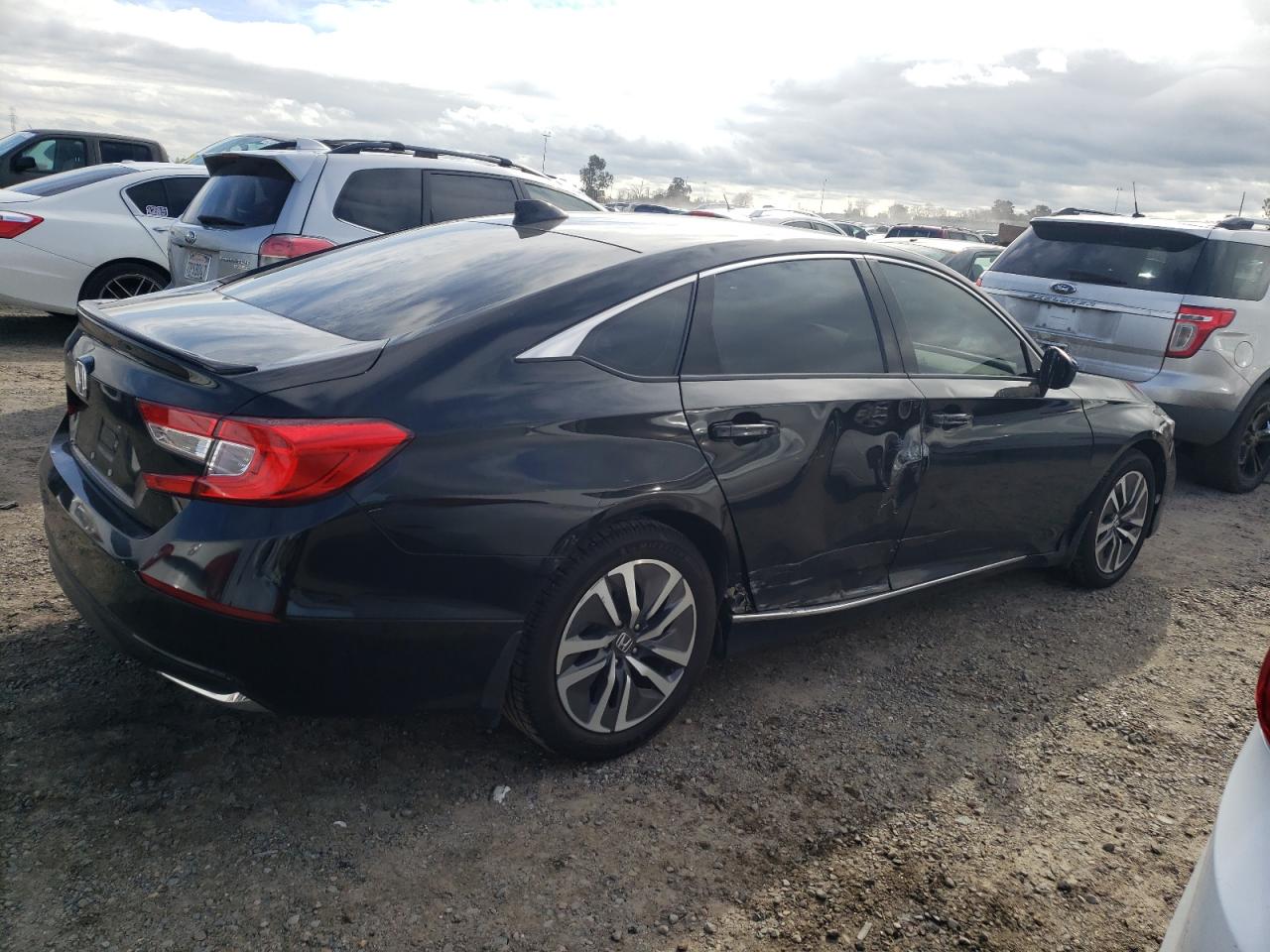 Photo 2 VIN: 1HGCV3F40JA010647 - HONDA ACCORD 