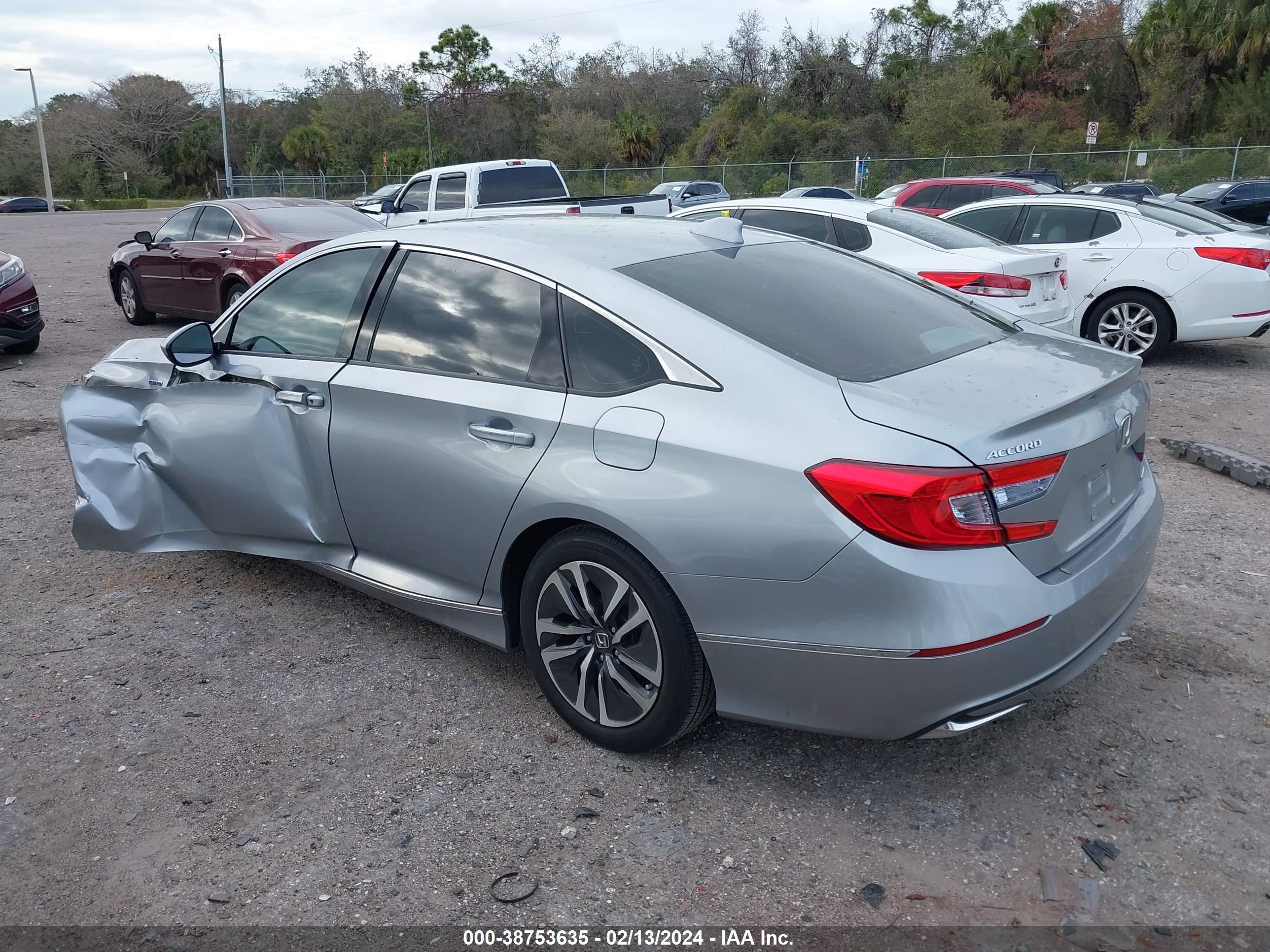 Photo 2 VIN: 1HGCV3F45LA001512 - HONDA ACCORD 