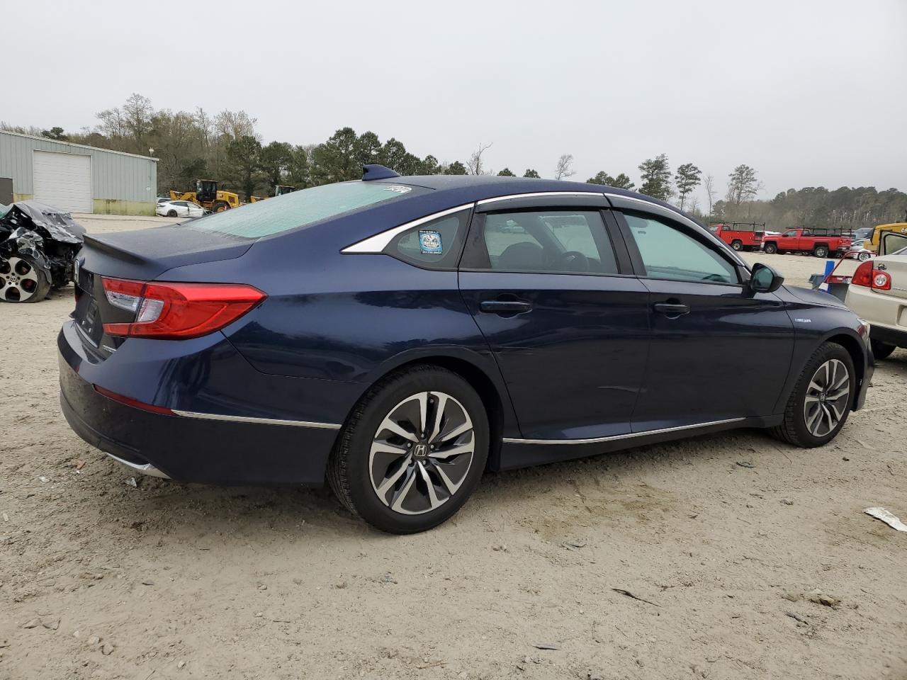 Photo 2 VIN: 1HGCV3F4XJA010610 - HONDA ACCORD 