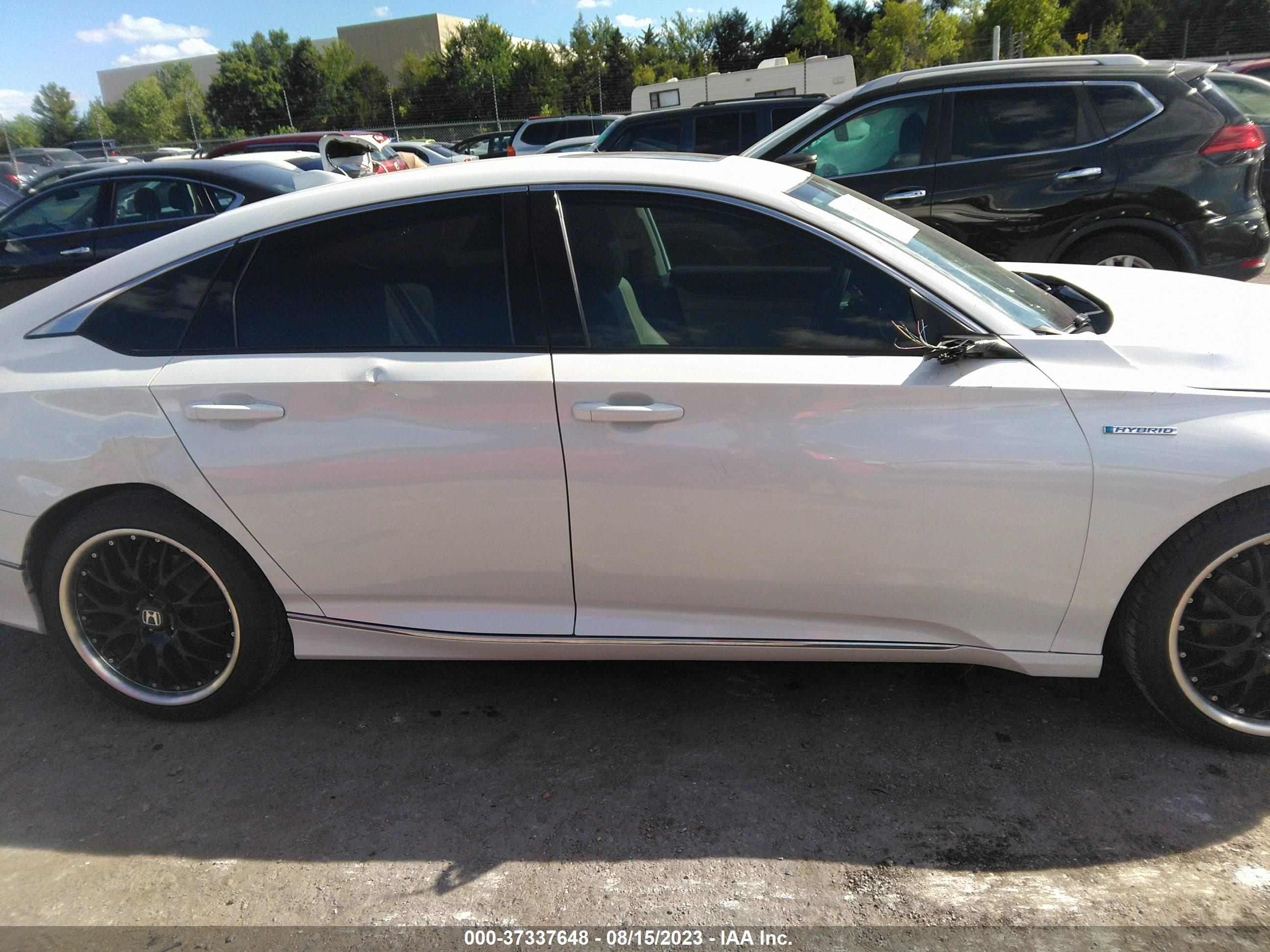 Photo 12 VIN: 1HGCV3F50JA009233 - HONDA ACCORD 