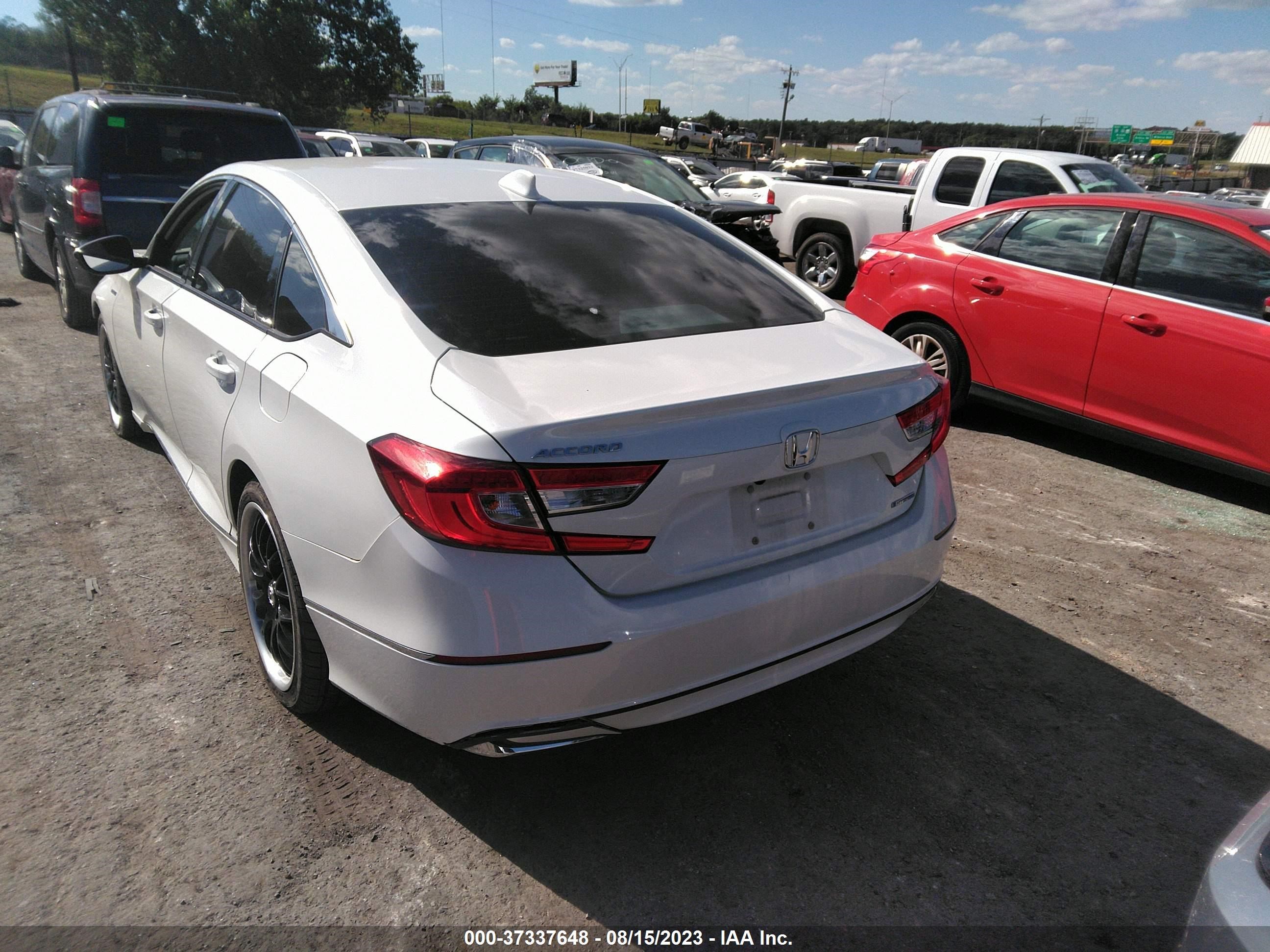 Photo 2 VIN: 1HGCV3F50JA009233 - HONDA ACCORD 