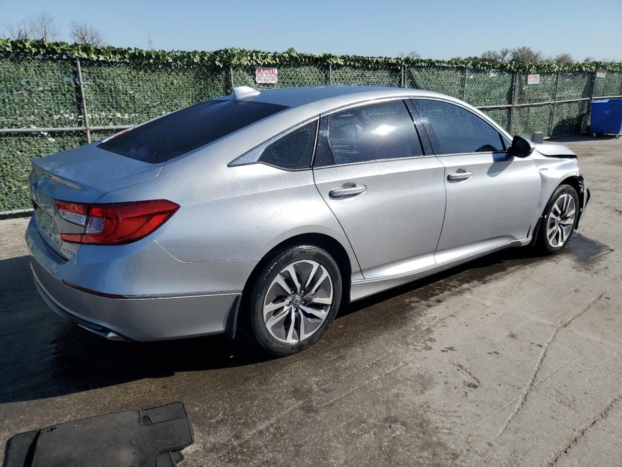 Photo 2 VIN: 1HGCV3F50JA009281 - HONDA ACCORD 