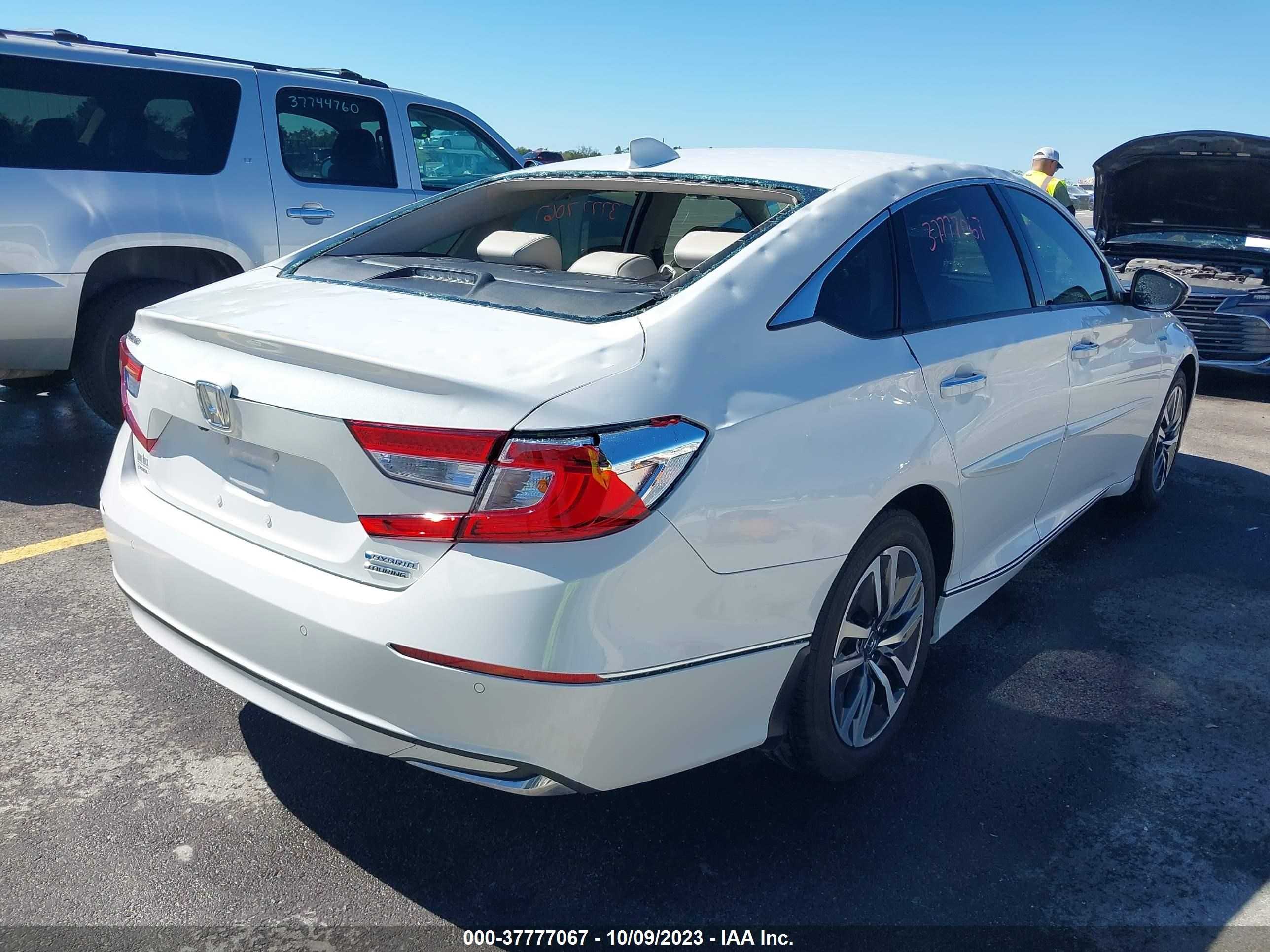 Photo 3 VIN: 1HGCV3F90LA009688 - HONDA ACCORD 