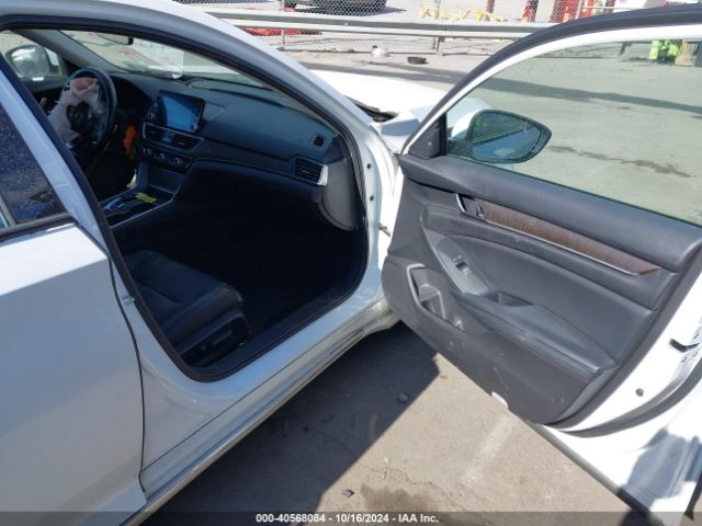 Photo 4 VIN: 1HGCV3F91JA005985 - HONDA ACCORD 