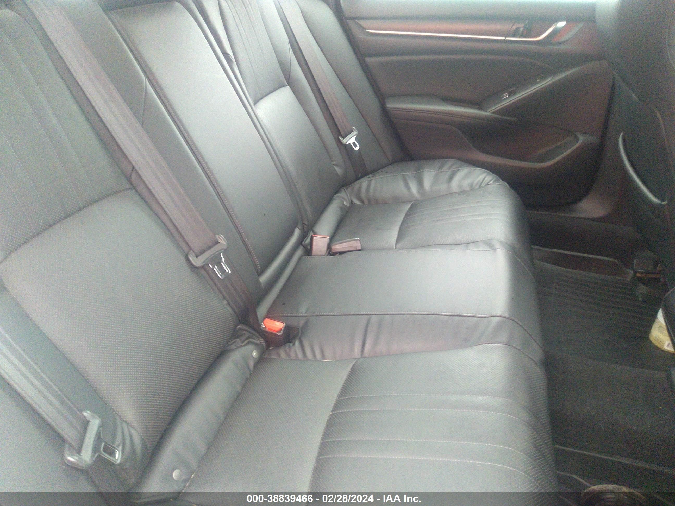 Photo 7 VIN: 1HGCV3F93JA015014 - HONDA ACCORD 