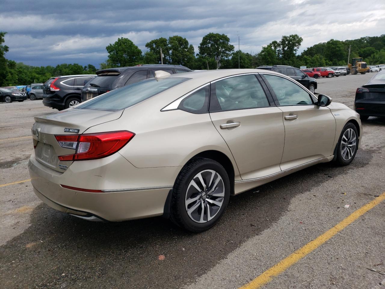 Photo 2 VIN: 1HGCV3F96JA014097 - HONDA ACCORD 