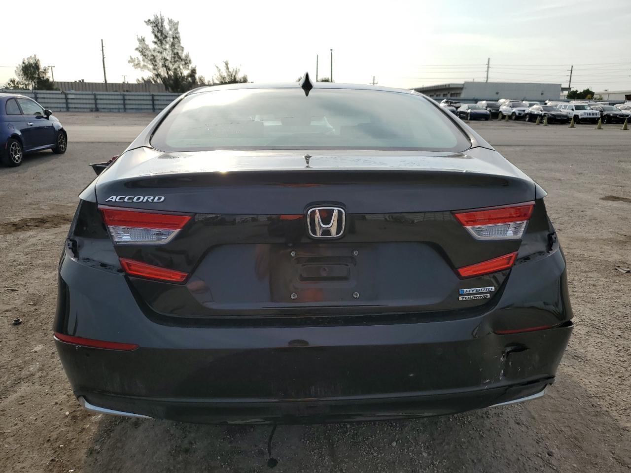 Photo 5 VIN: 1HGCV3F98JA005207 - HONDA ACCORD 