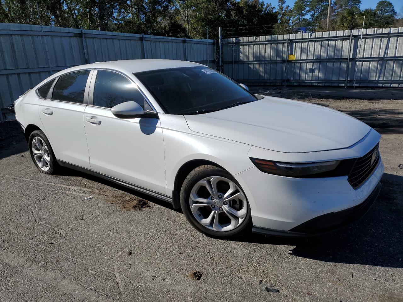 Photo 3 VIN: 1HGCY1F21PA018114 - HONDA ACCORD 