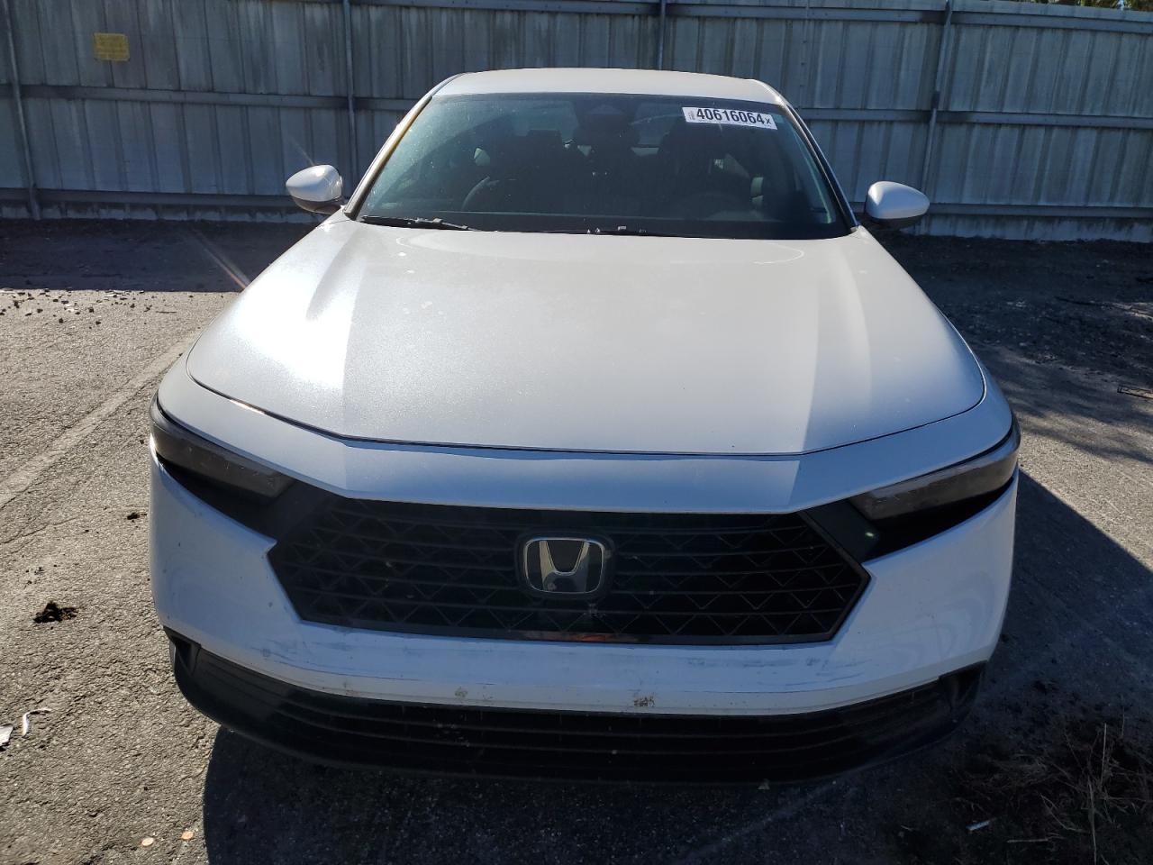 Photo 4 VIN: 1HGCY1F21PA018114 - HONDA ACCORD 