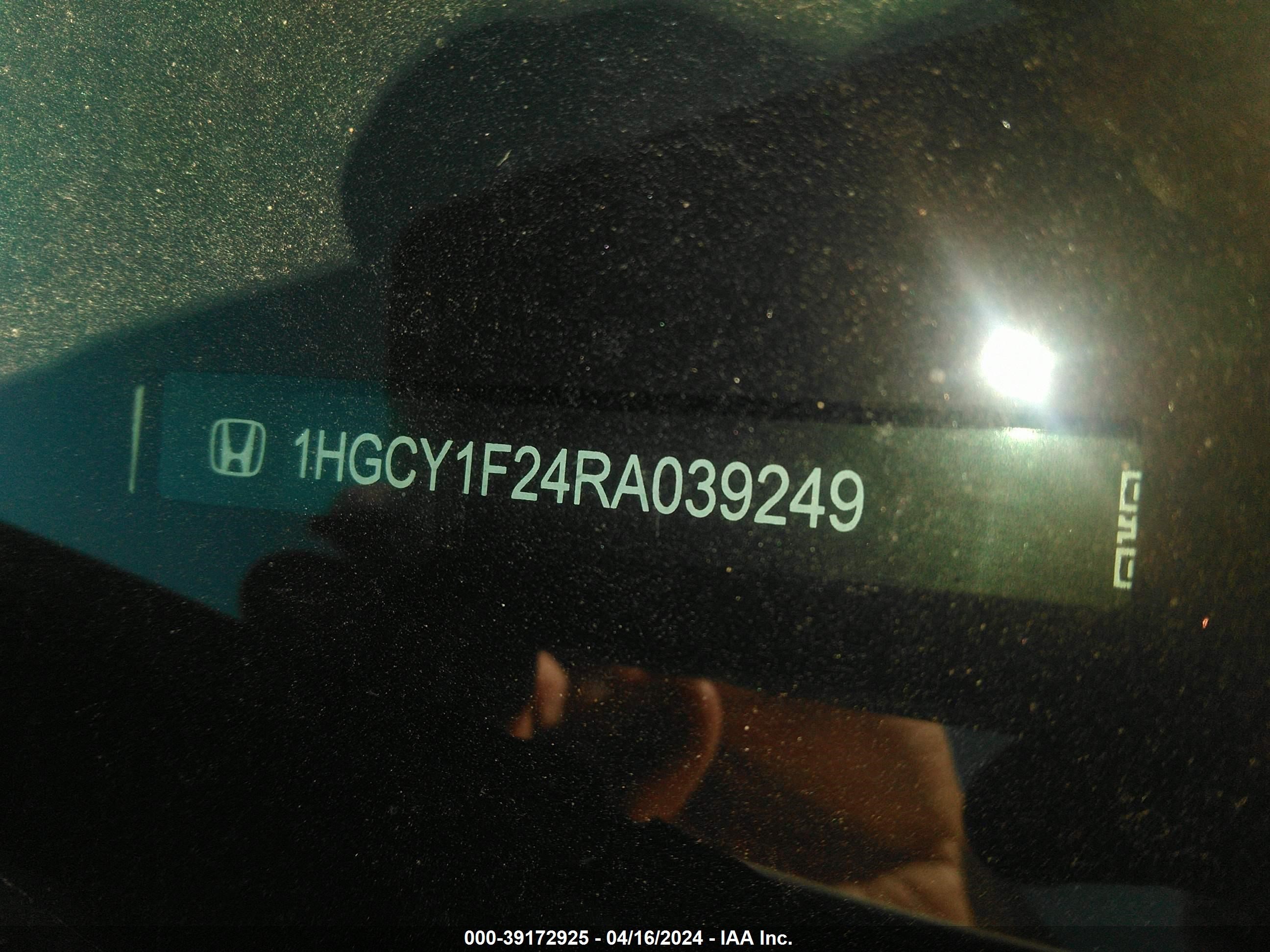 Photo 8 VIN: 1HGCY1F24RA039249 - HONDA ACCORD 