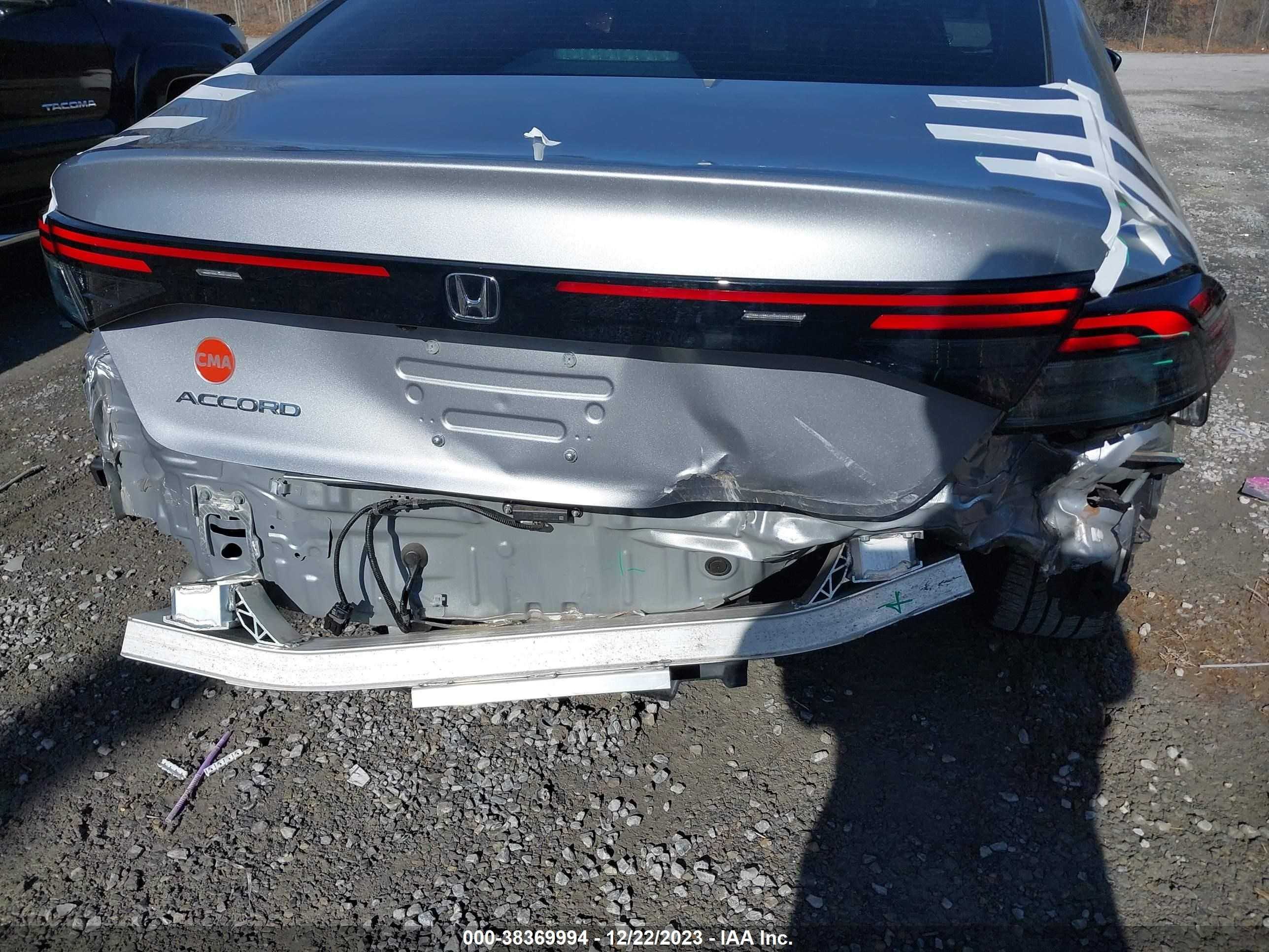 Photo 5 VIN: 1HGCY1F26PA008999 - HONDA ACCORD 