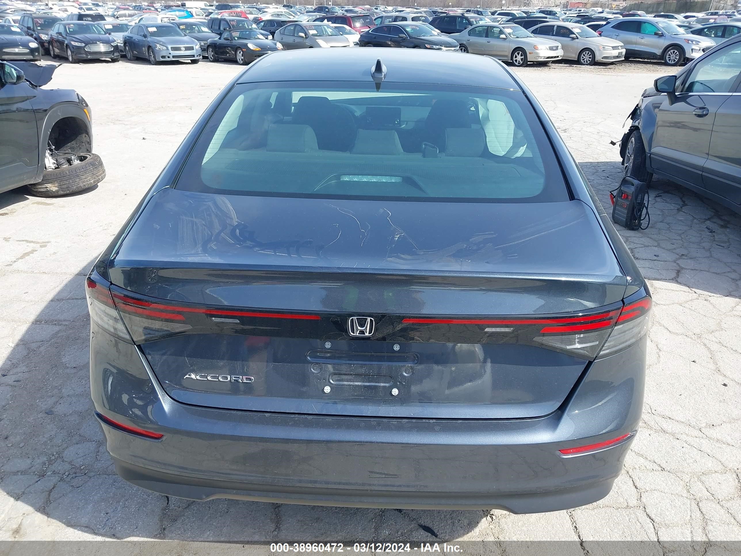 Photo 15 VIN: 1HGCY1F26RA014904 - HONDA ACCORD 