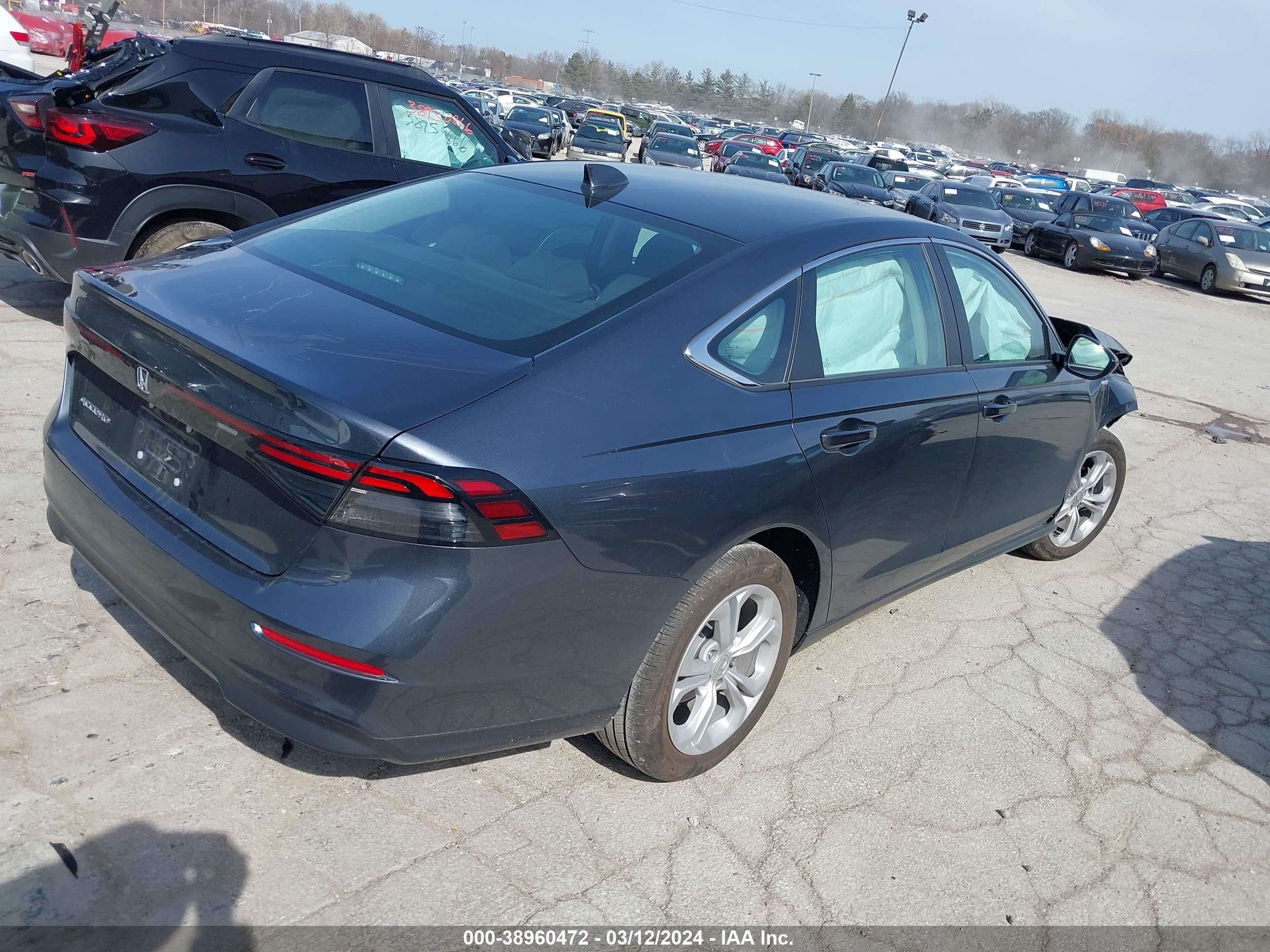 Photo 3 VIN: 1HGCY1F26RA014904 - HONDA ACCORD 