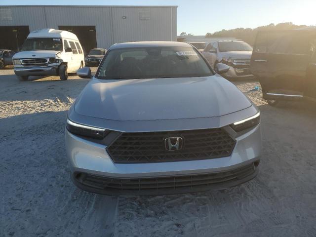 Photo 4 VIN: 1HGCY1F28RA038461 - HONDA ACCORD LX 