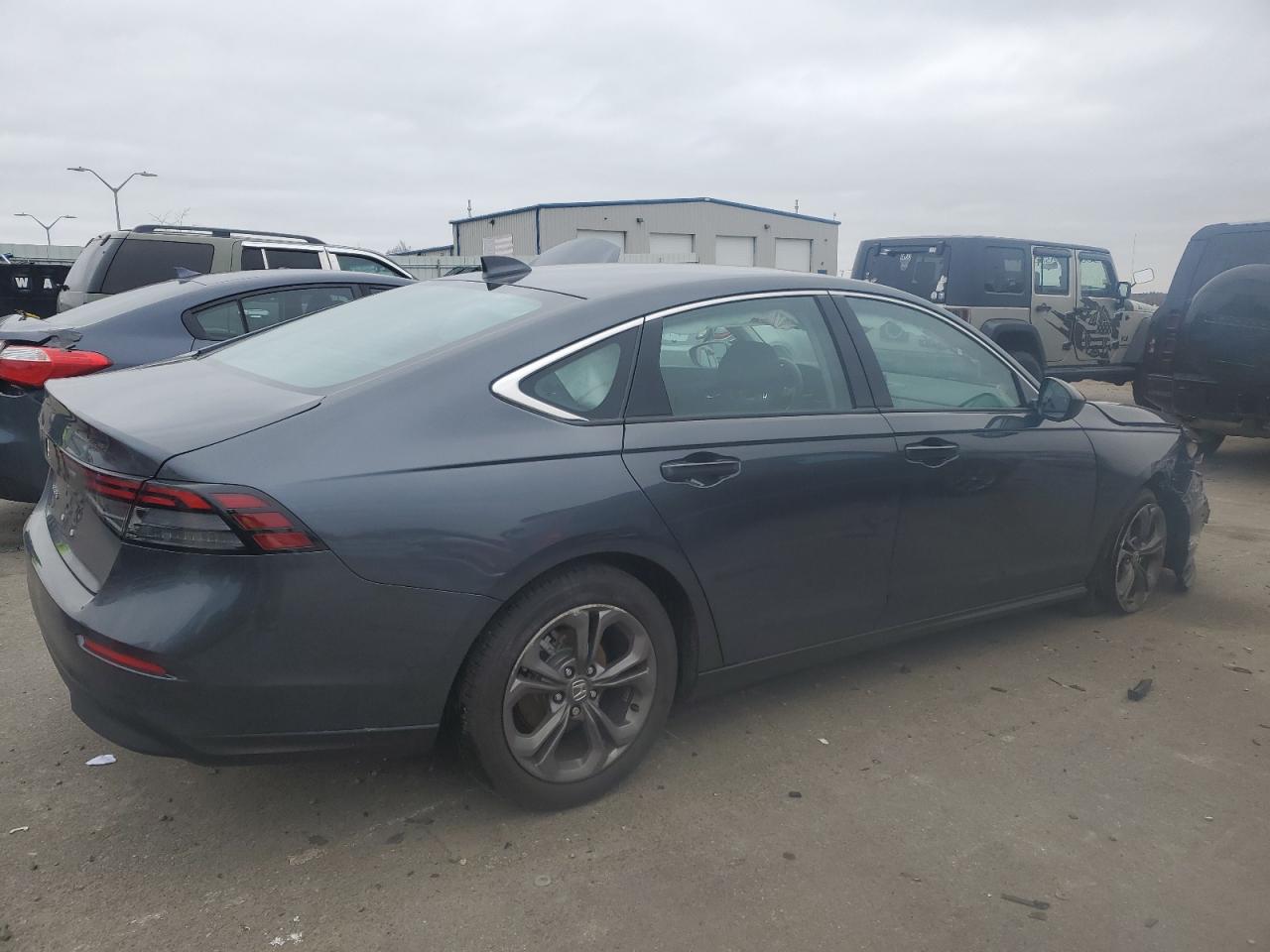 Photo 2 VIN: 1HGCY1F31PA047735 - HONDA ACCORD 