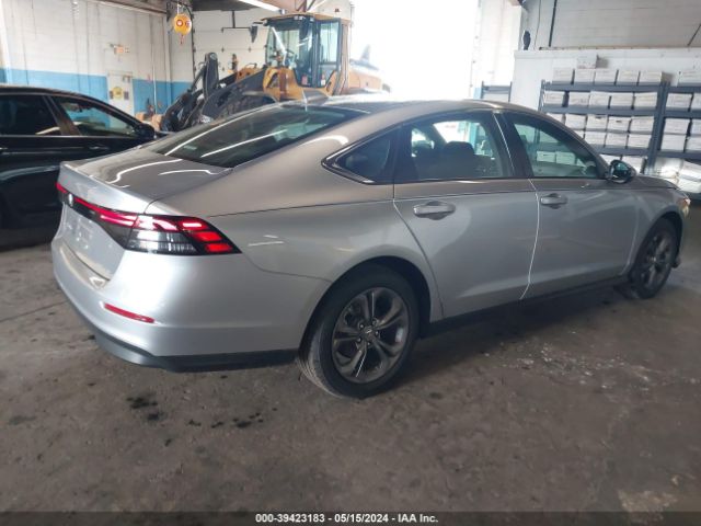 Photo 3 VIN: 1HGCY1F31RA048757 - HONDA ACCORD 