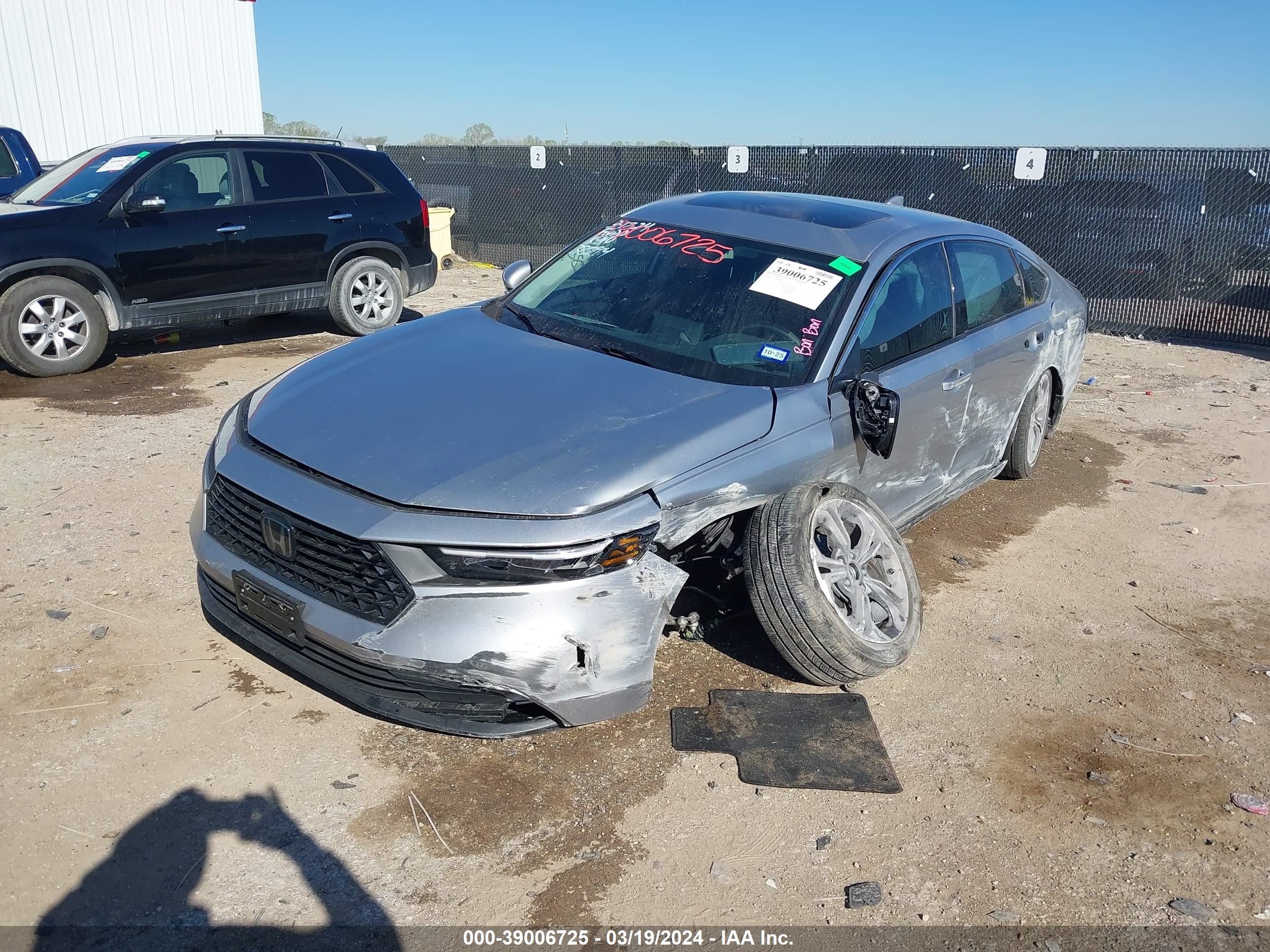 Photo 1 VIN: 1HGCY1F32RA009465 - HONDA ACCORD 