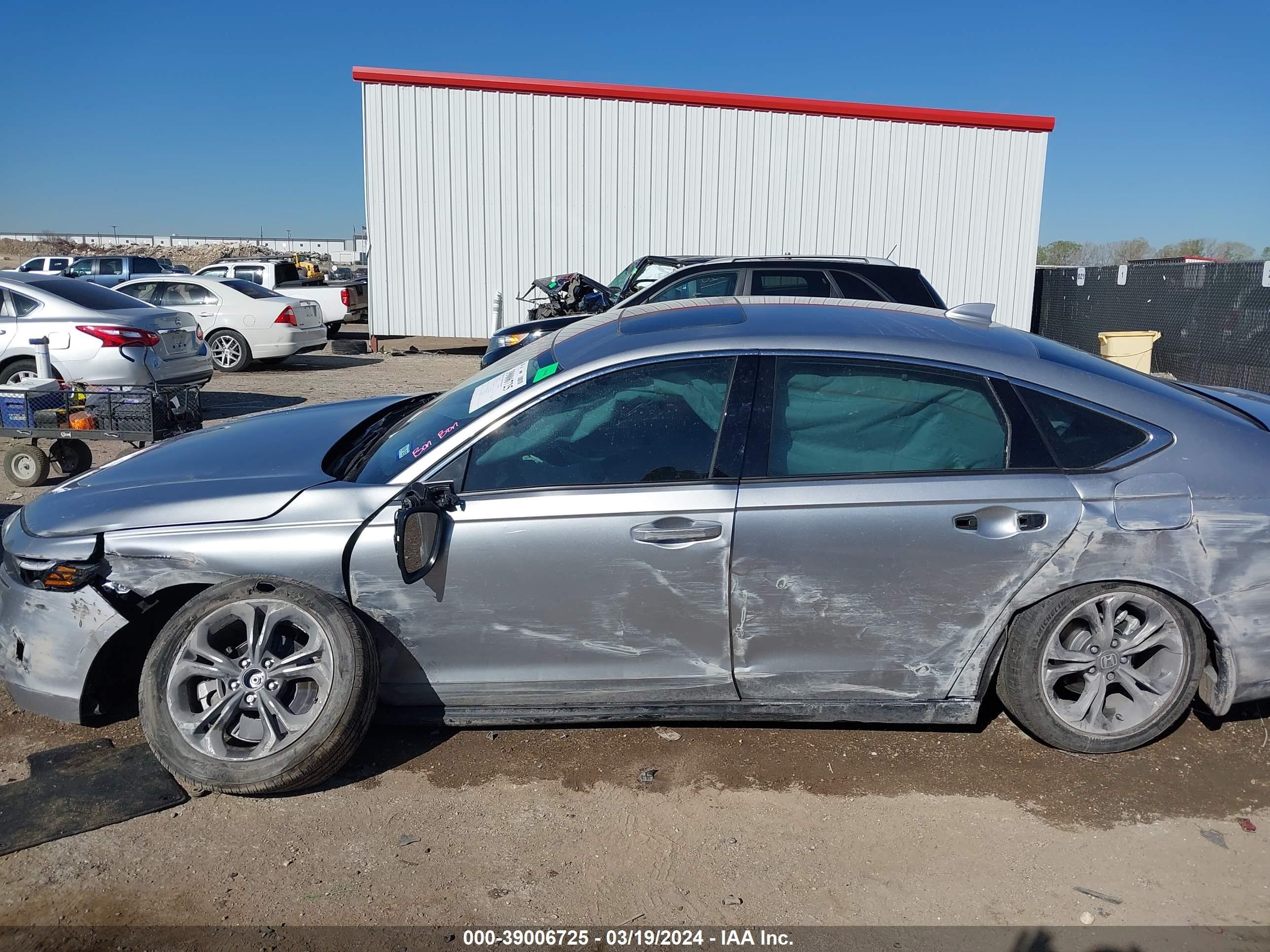 Photo 13 VIN: 1HGCY1F32RA009465 - HONDA ACCORD 