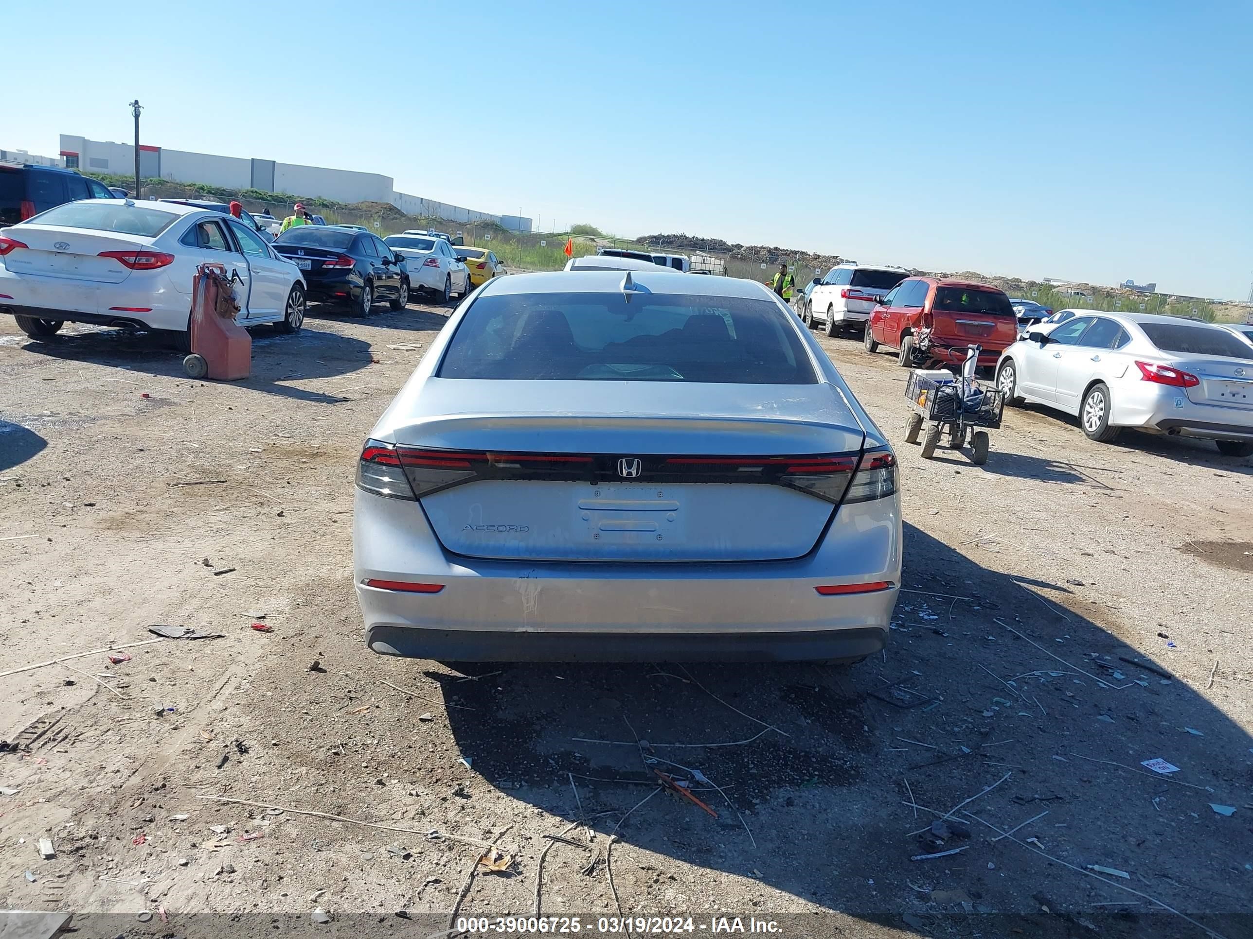 Photo 15 VIN: 1HGCY1F32RA009465 - HONDA ACCORD 