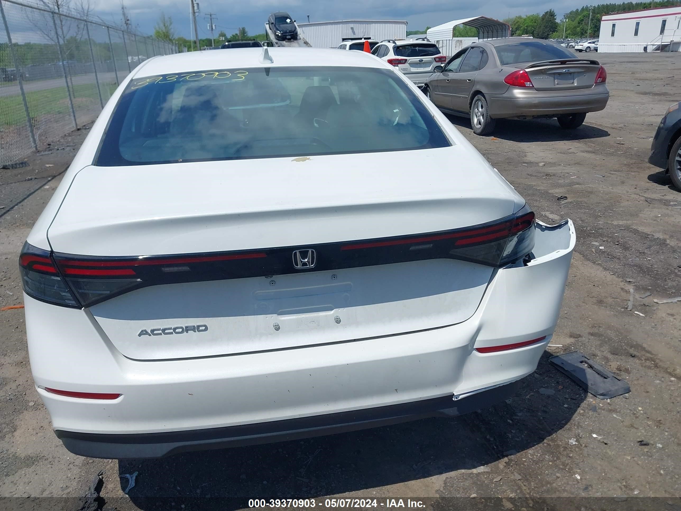 Photo 15 VIN: 1HGCY1F34RA001996 - HONDA ACCORD 